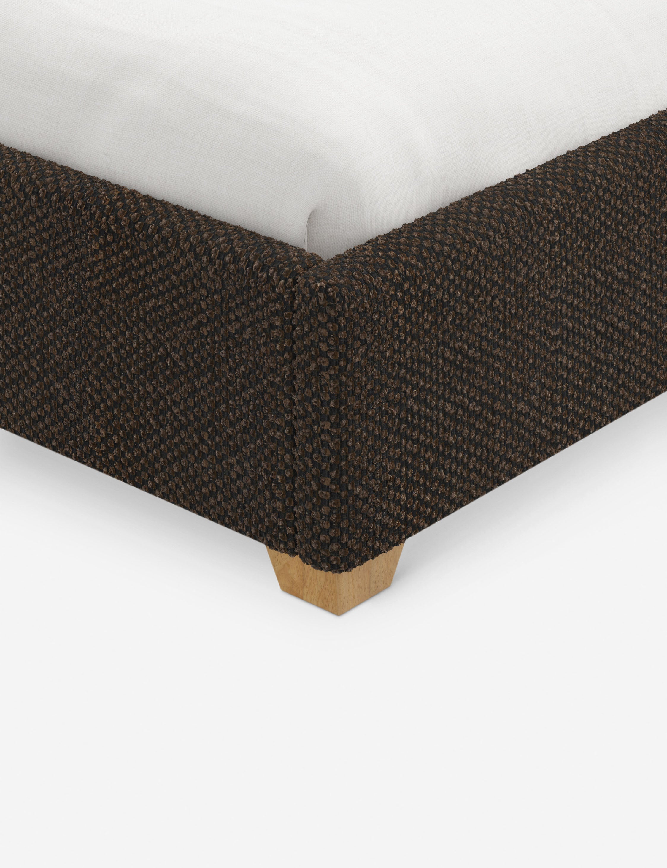 Lit plateforme avec tête de lit prolongée - Notre lit crée un espace parfait pour le repos et la tranquillité