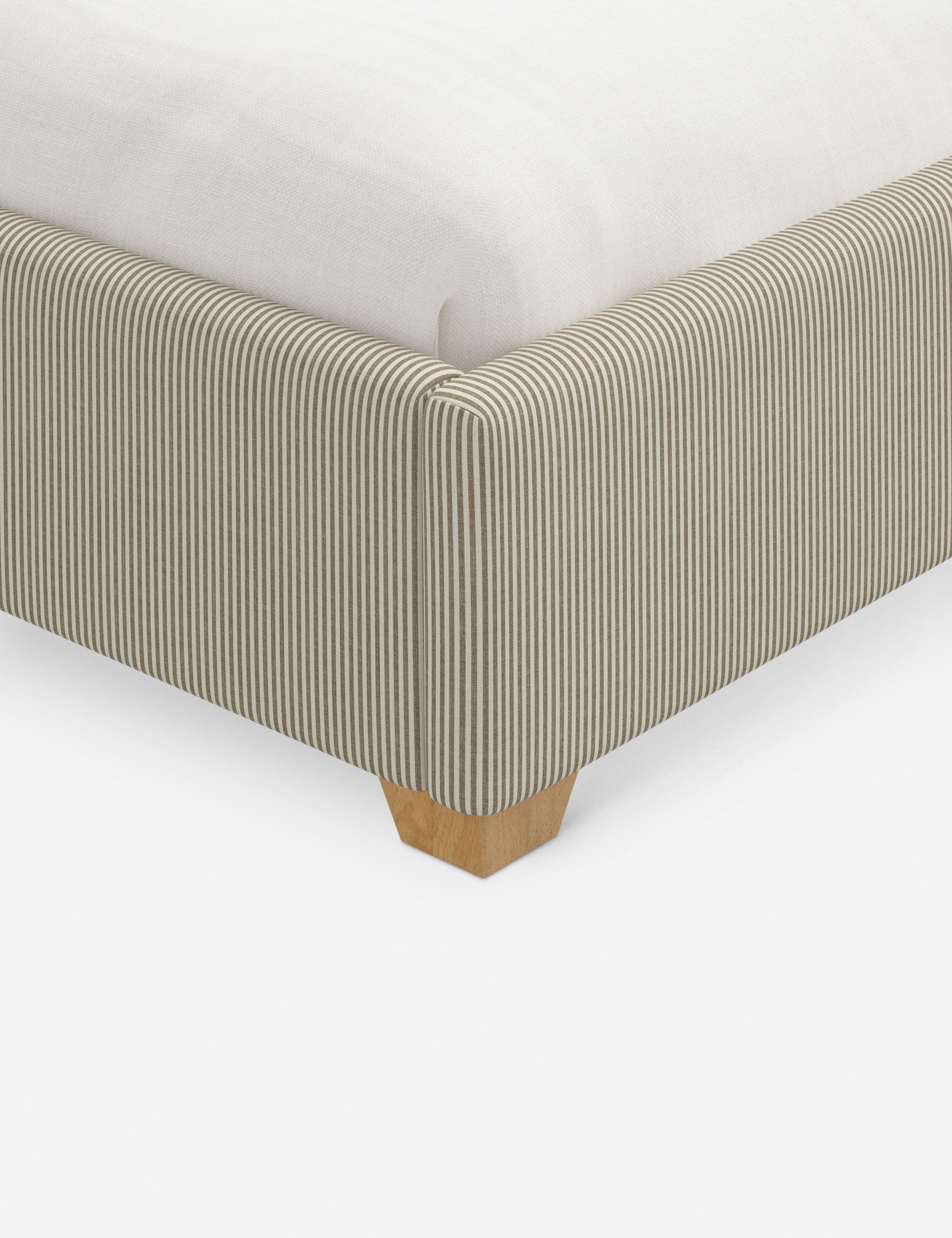 Lit plateforme avec tête de lit prolongée - Notre lit crée un espace parfait pour le repos et la tranquillité