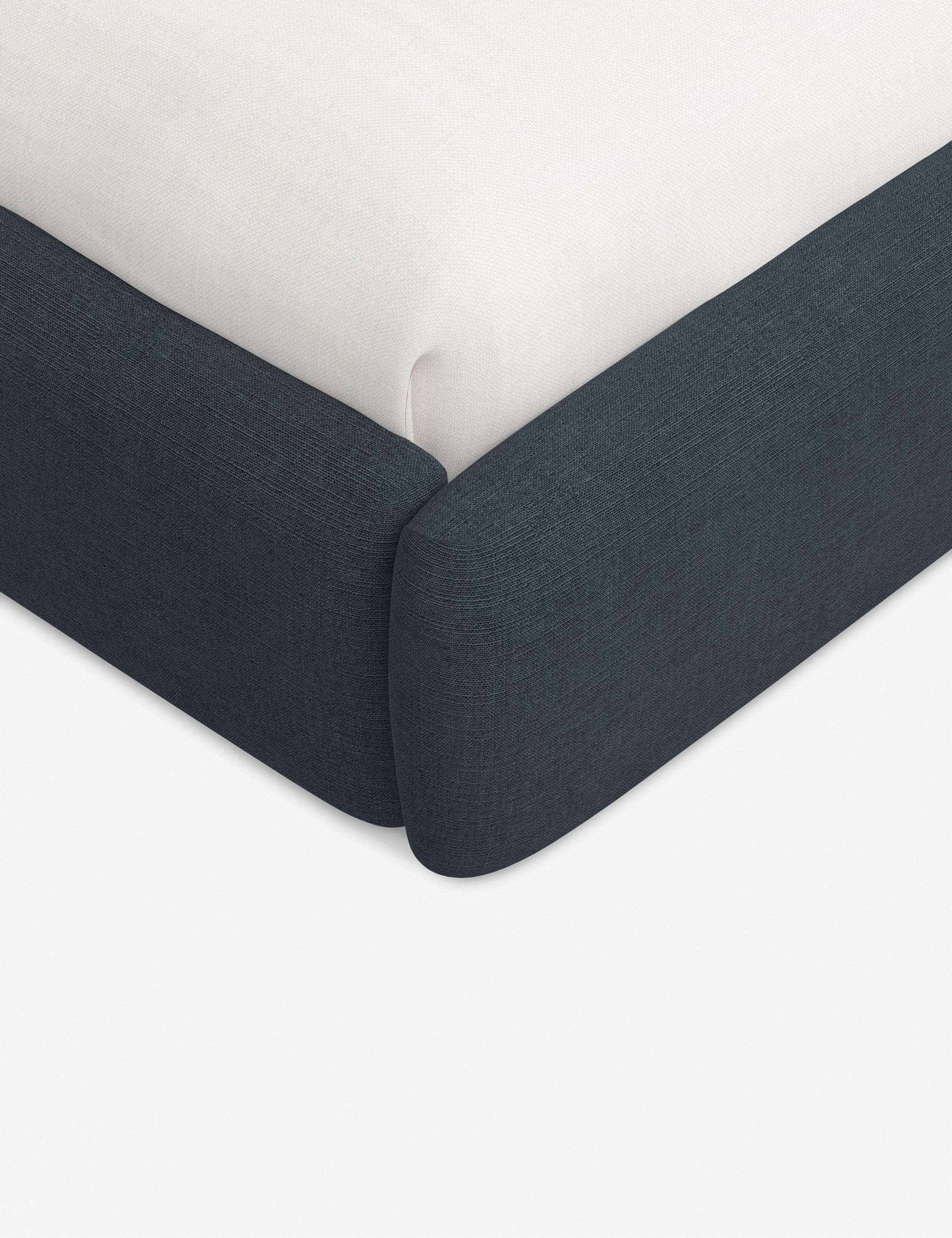 Lit plateforme – Des touches classiques rencontrent des lignes modernes dans le lit