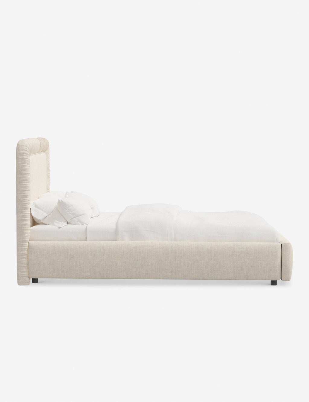 Lit plateforme – Des touches classiques rencontrent des lignes modernes dans le lit