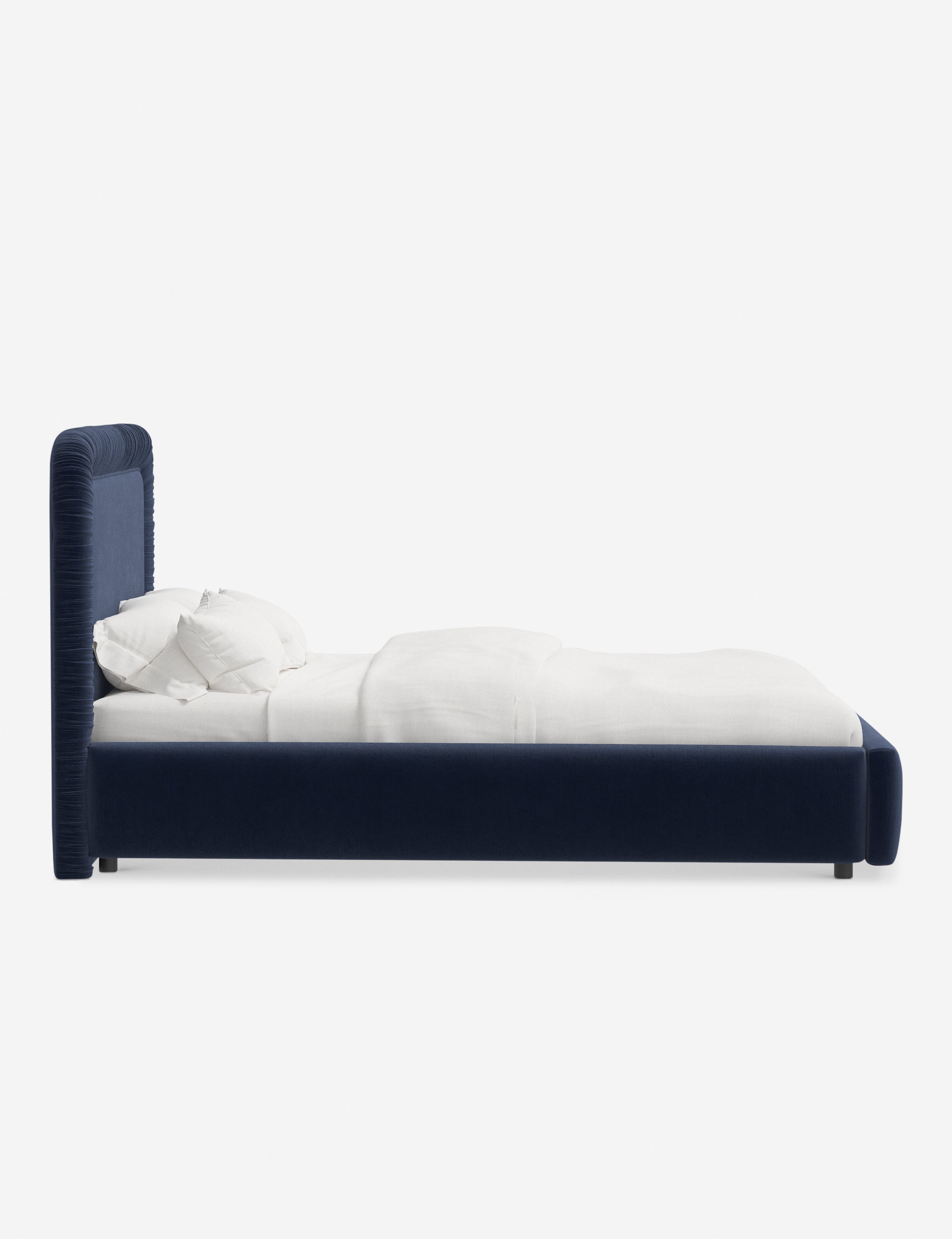 Lit plateforme – Des touches classiques rencontrent des lignes modernes dans le lit