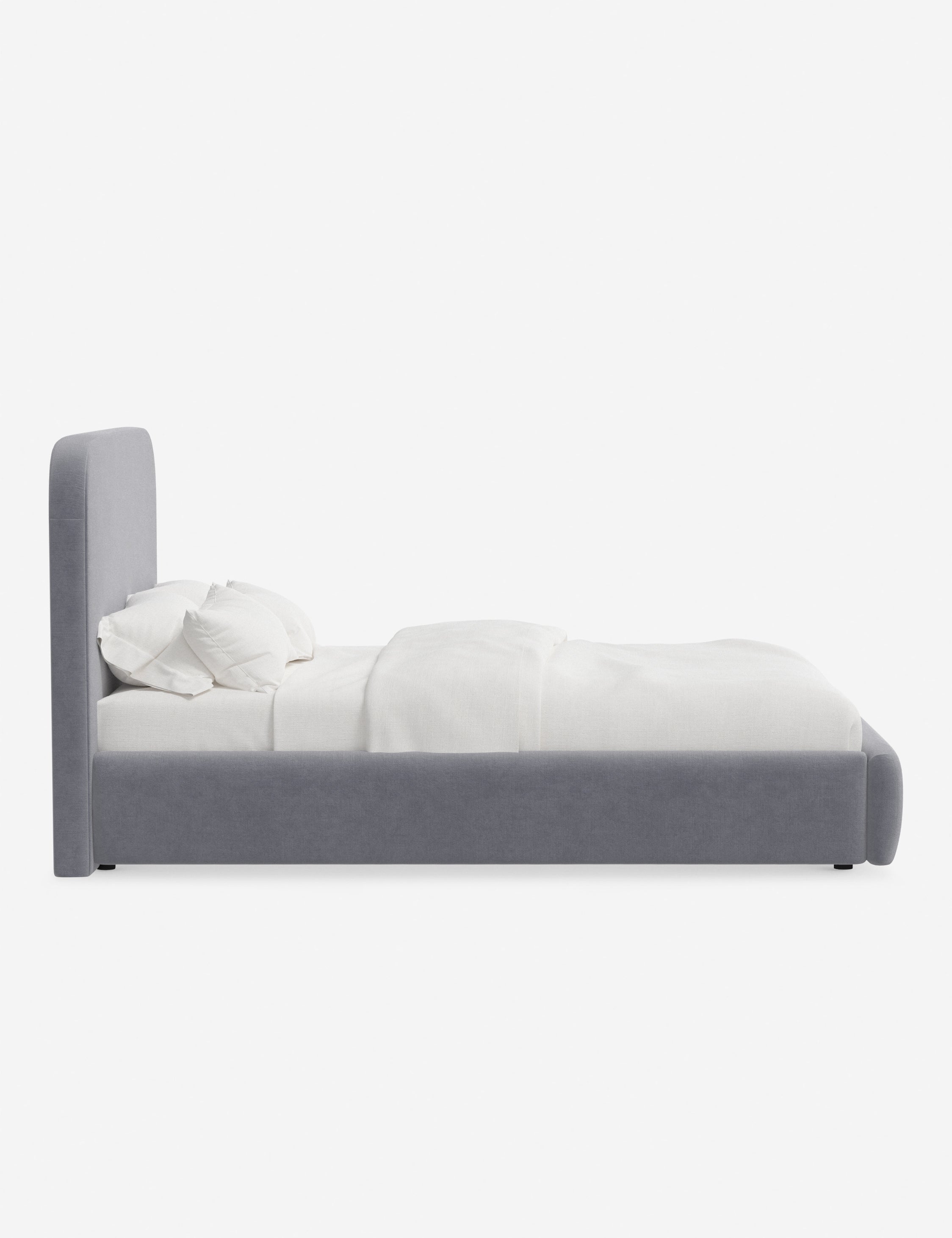 Lit plateforme haut - Un design épuré et une tête de lit arrondie confèrent une touche de douceur à ce cadre de lit tapissé