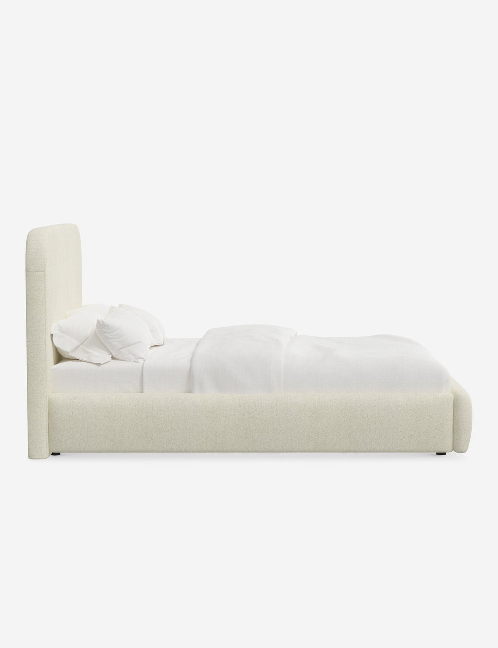 Lit plateforme haut - Un design épuré et une tête de lit arrondie confèrent une touche de douceur à ce cadre de lit tapissé