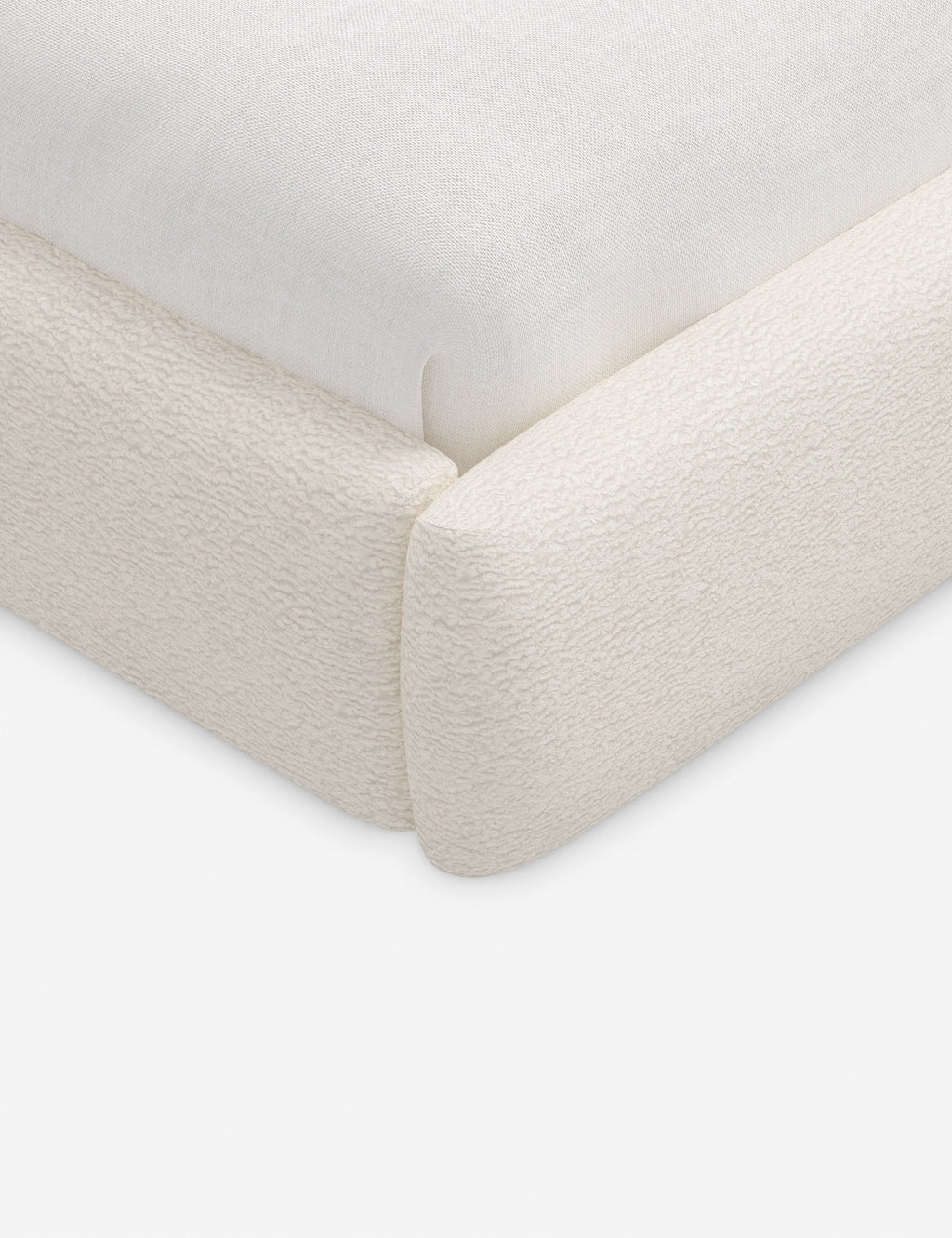 Lit plateforme haut - Un design épuré et une tête de lit arrondie confèrent une touche de douceur à ce cadre de lit tapissé