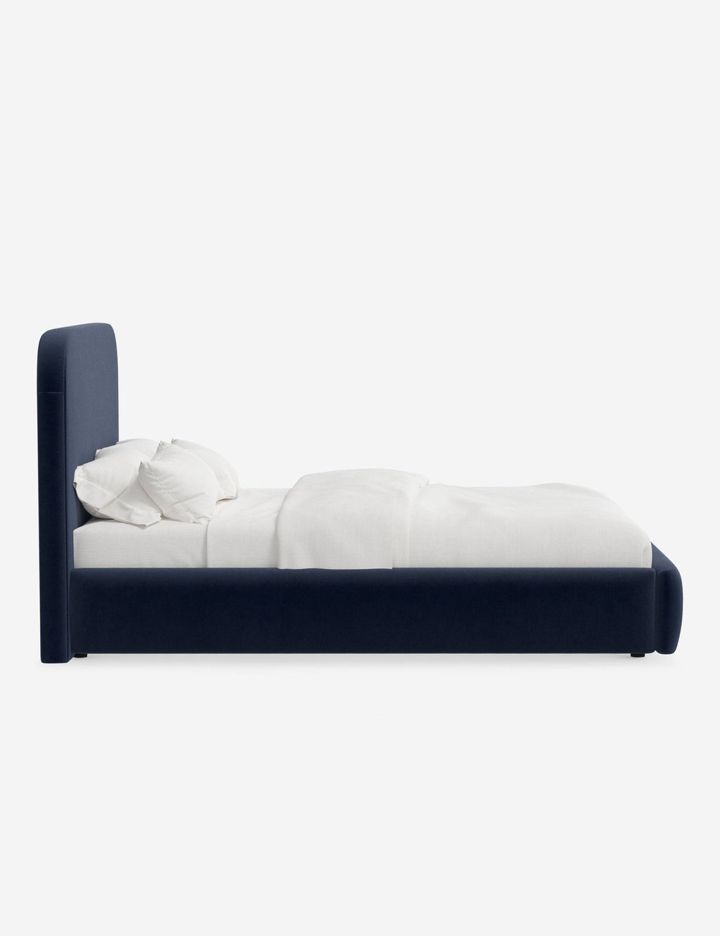 Lit plateforme haut - Un design épuré et une tête de lit arrondie confèrent une touche de douceur à ce cadre de lit tapissé