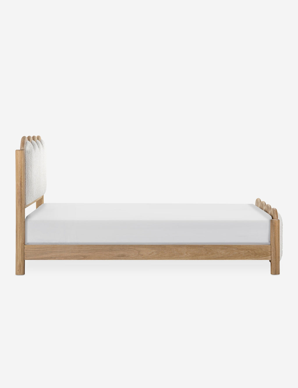 Lit plateforme - Le design épuré du lit évoque le confort d'un nuage
