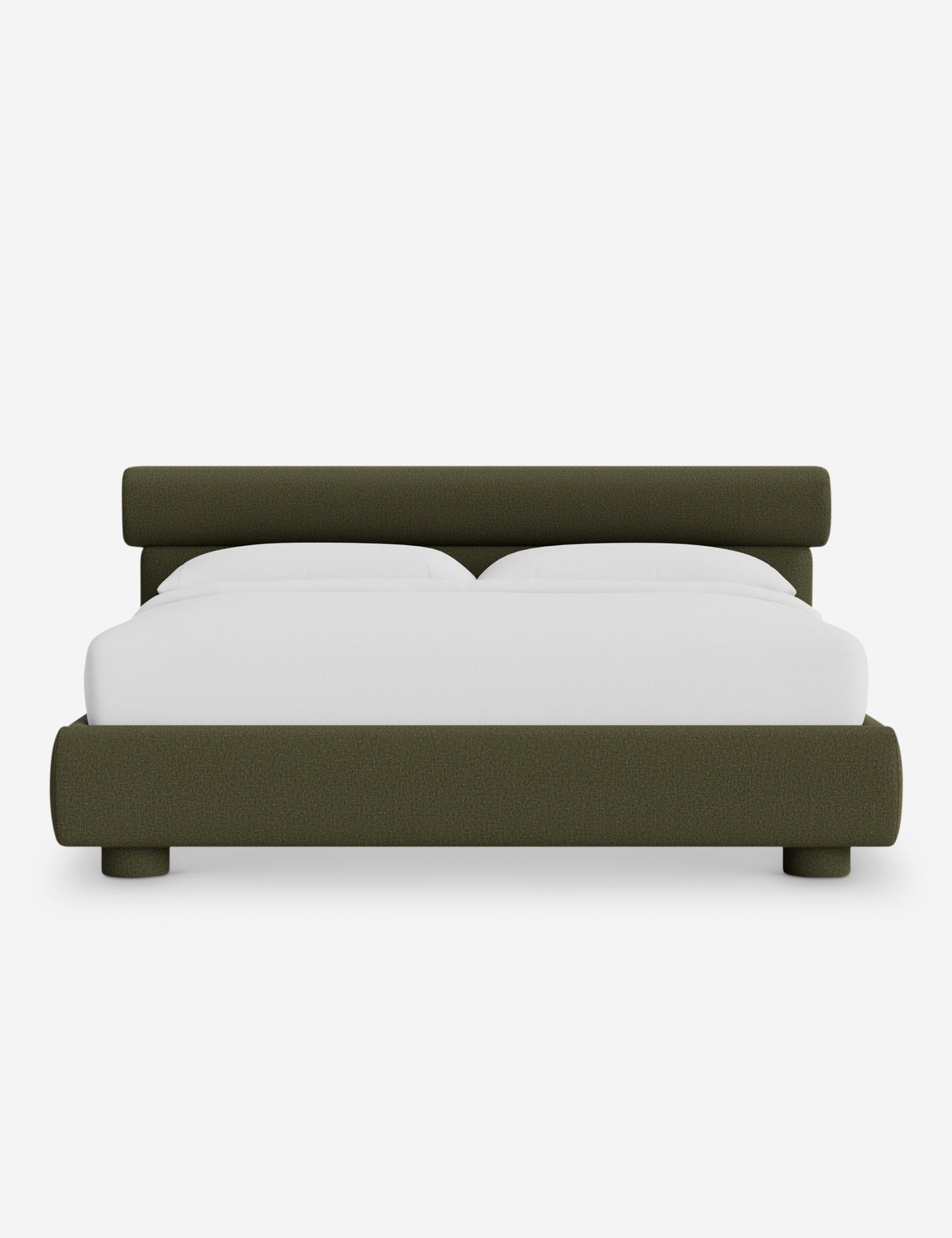 Lit – Le Bowery apporte une douceur raffinée à la chambre avec sa tête de lit légèrement arrondie et ses proportions élégantes.