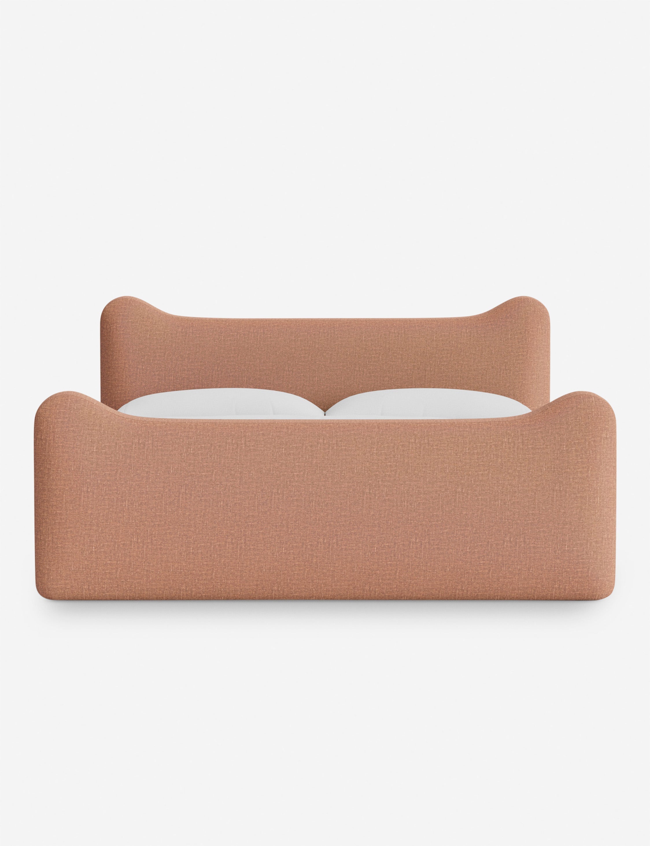 Lit plateforme - Dans le lit Briar, des lignes douces forment une silhouette raffinée à double couronne pour créer une profondeur sculpturale avec une touche de fantaisie