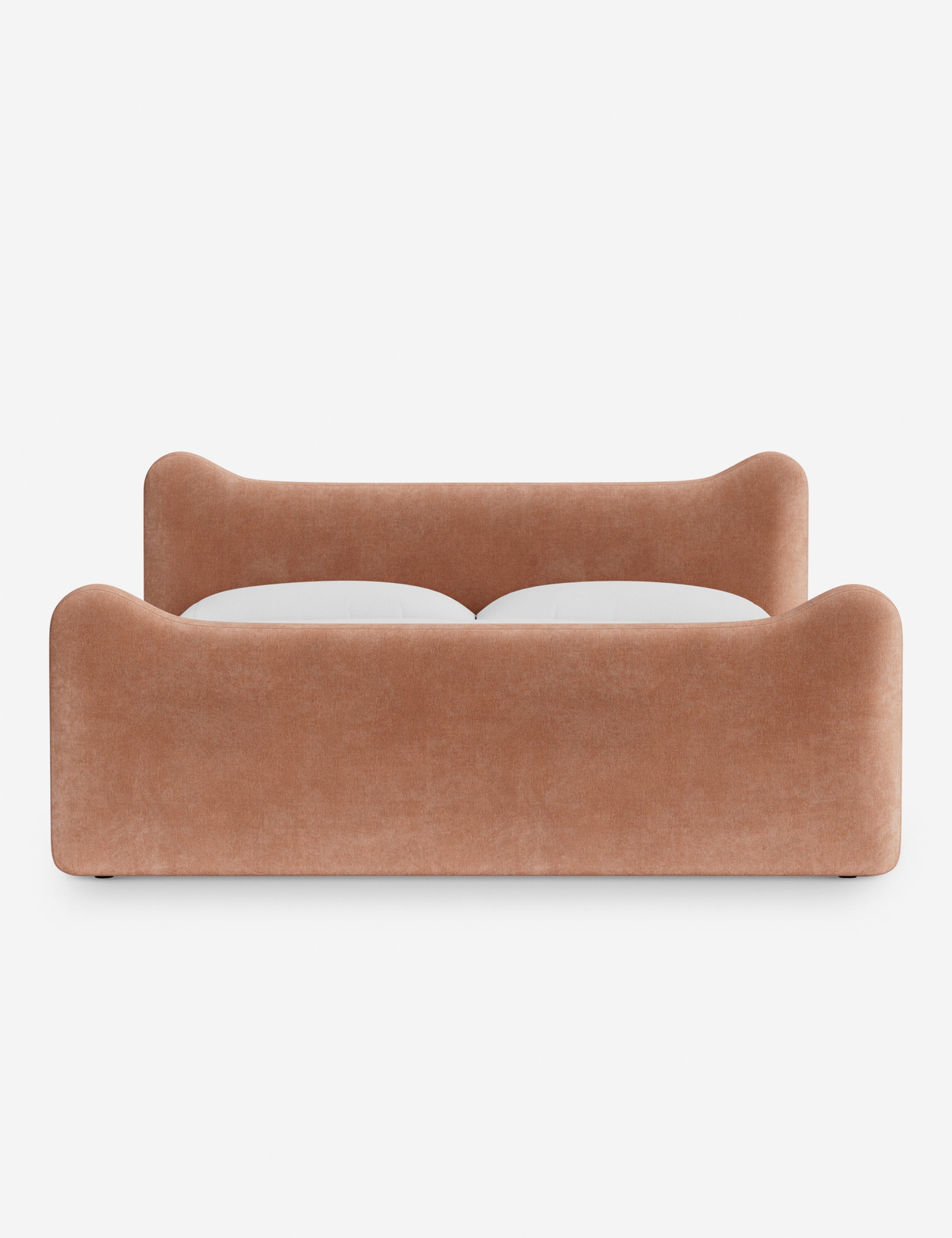 Lit plateforme - Dans le lit Briar, des lignes douces forment une silhouette raffinée à double couronne pour créer une profondeur sculpturale avec une touche de fantaisie
