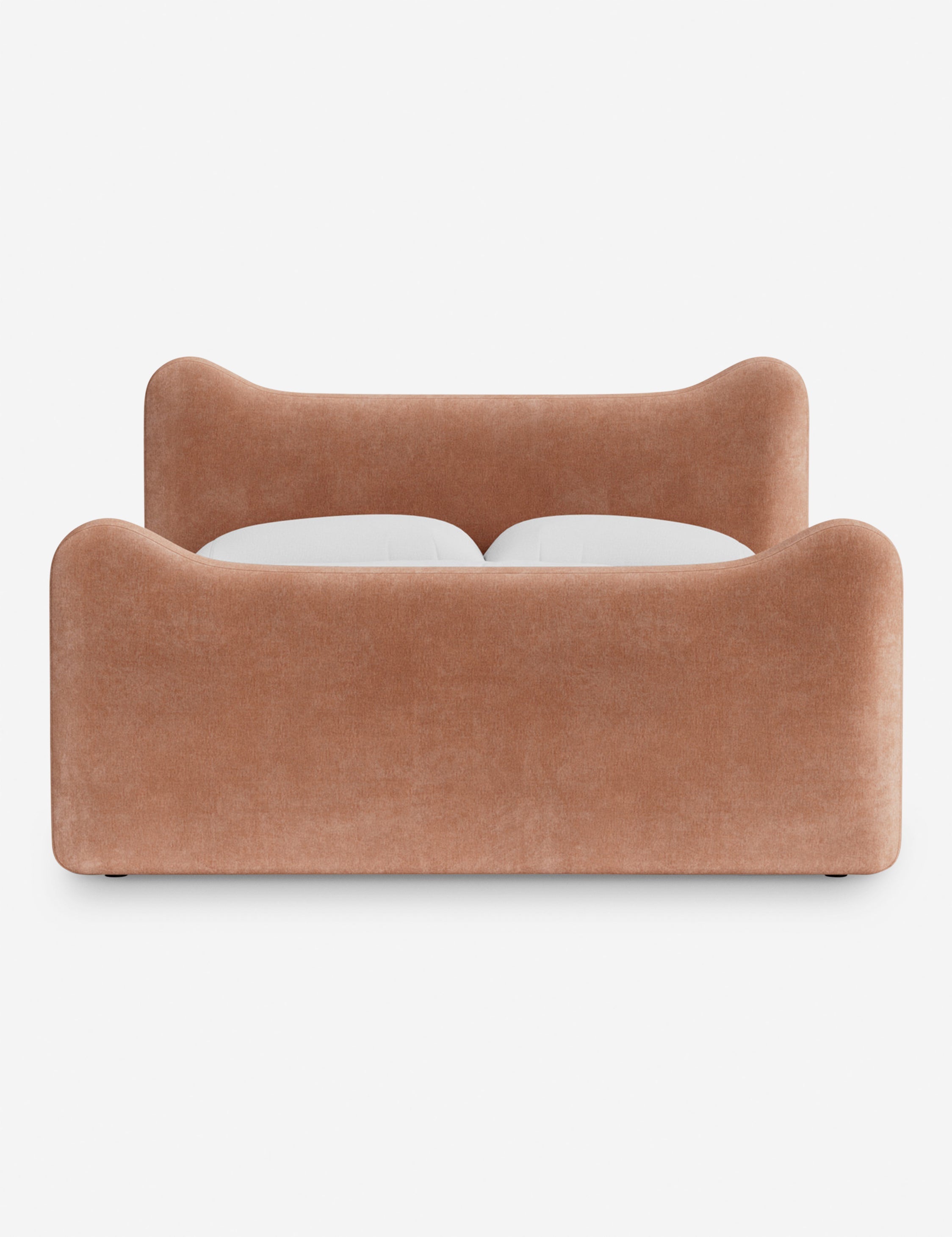 Lit plateforme - Dans le lit Briar, des lignes douces forment une silhouette raffinée à double couronne pour créer une profondeur sculpturale avec une touche de fantaisie