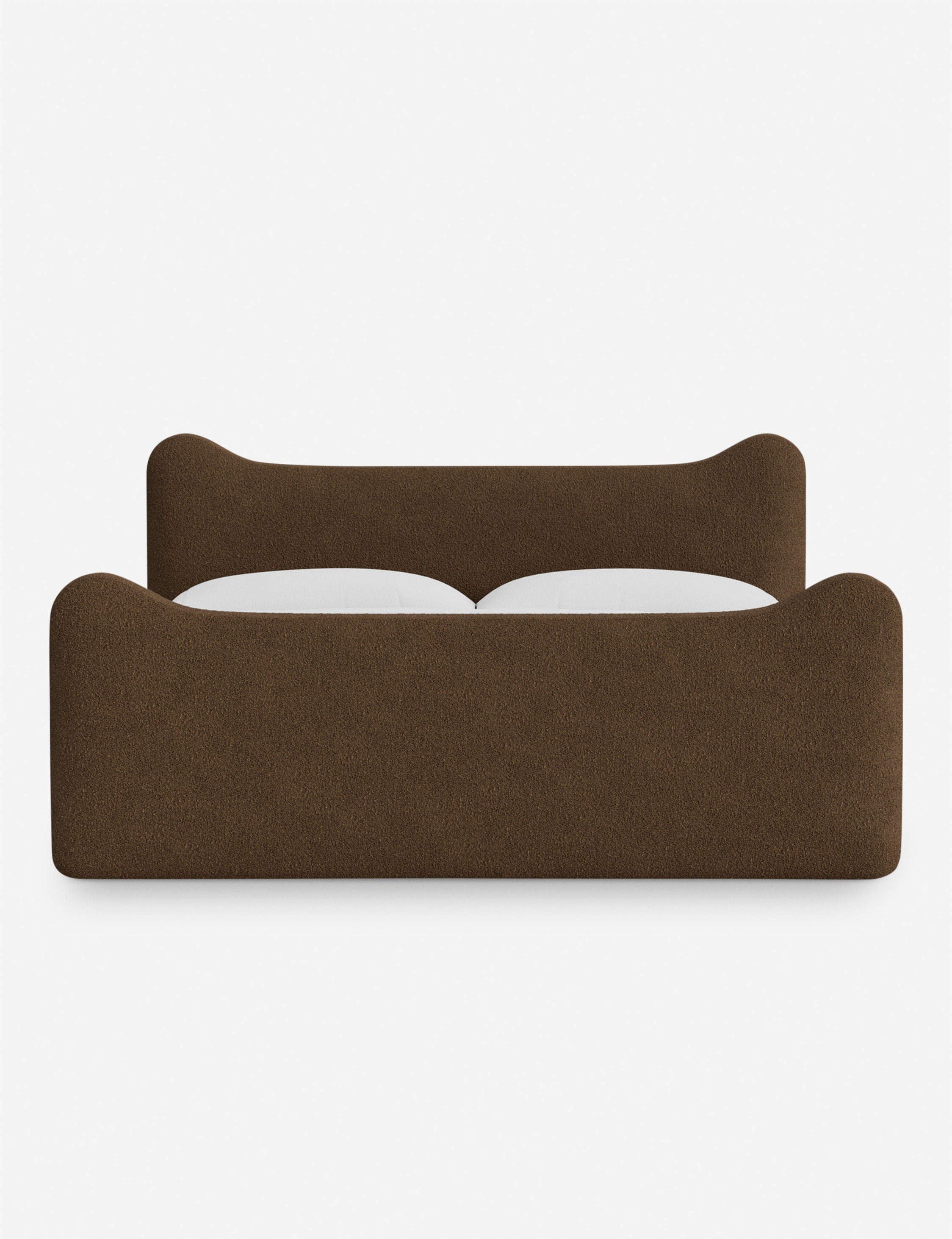 Lit plateforme - Dans le lit Briar, des lignes douces forment une silhouette raffinée à double couronne pour créer une profondeur sculpturale avec une touche de fantaisie