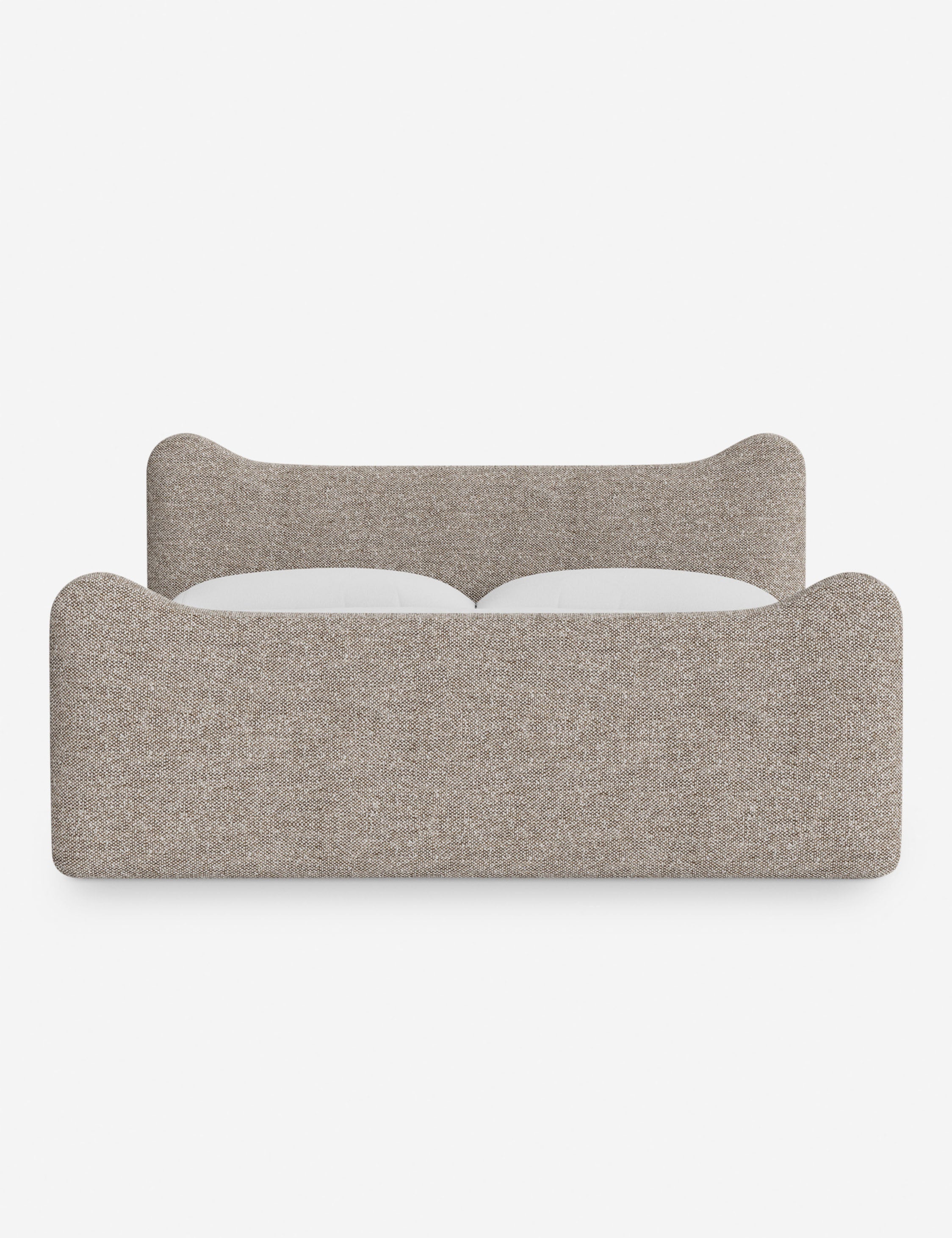 Lit plateforme - Dans le lit Briar, des lignes douces forment une silhouette raffinée à double couronne pour créer une profondeur sculpturale avec une touche de fantaisie