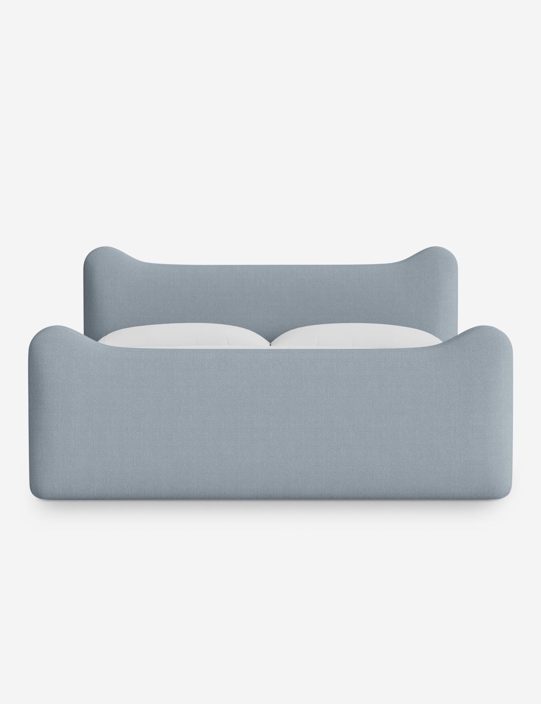 Lit plateforme - Dans le lit Briar, des lignes douces forment une silhouette raffinée à double couronne pour créer une profondeur sculpturale avec une touche de fantaisie