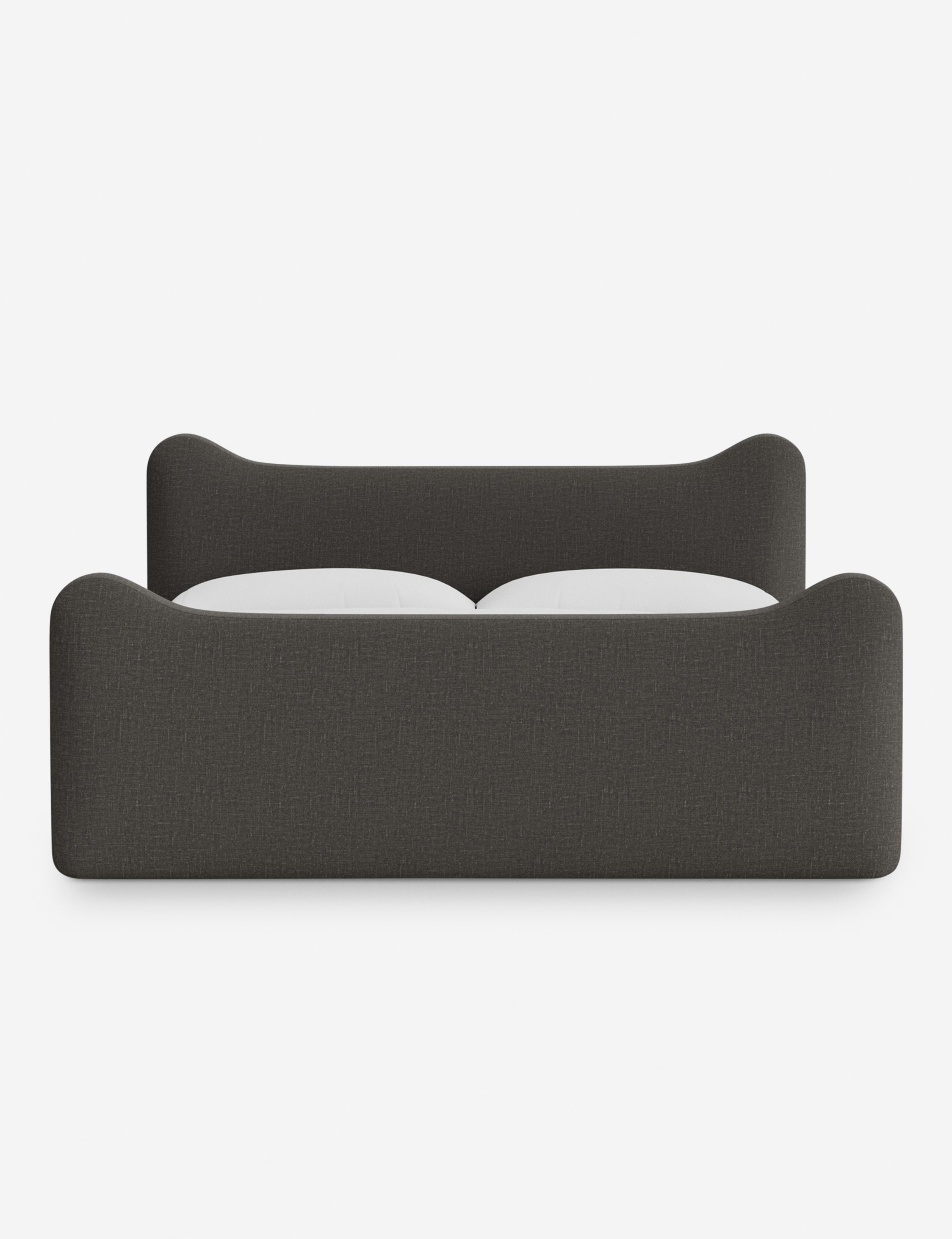 Lit plateforme - Dans le lit Briar, des lignes douces forment une silhouette raffinée à double couronne pour créer une profondeur sculpturale avec une touche de fantaisie