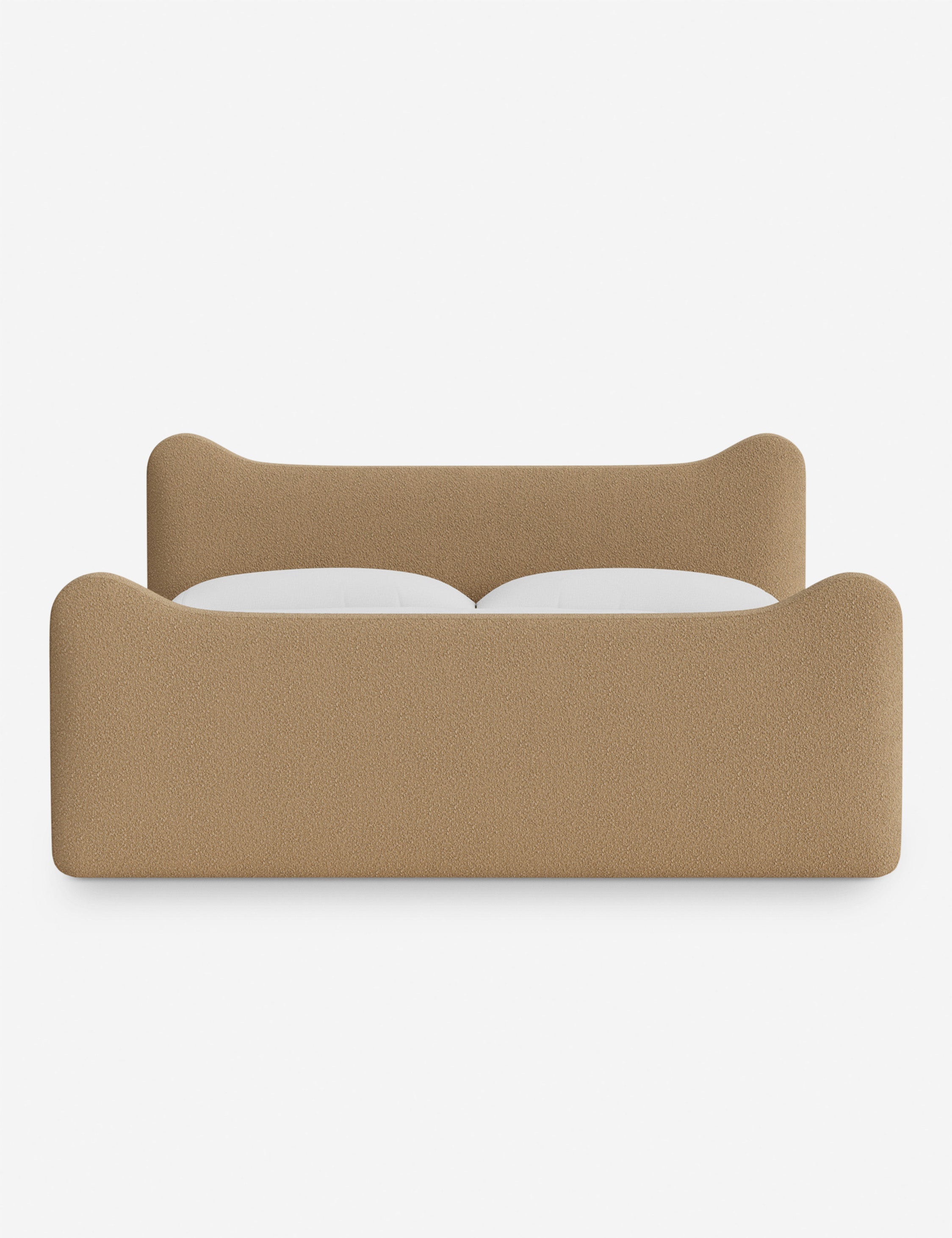 Lit plateforme - Dans le lit Briar, des lignes douces forment une silhouette raffinée à double couronne pour créer une profondeur sculpturale avec une touche de fantaisie
