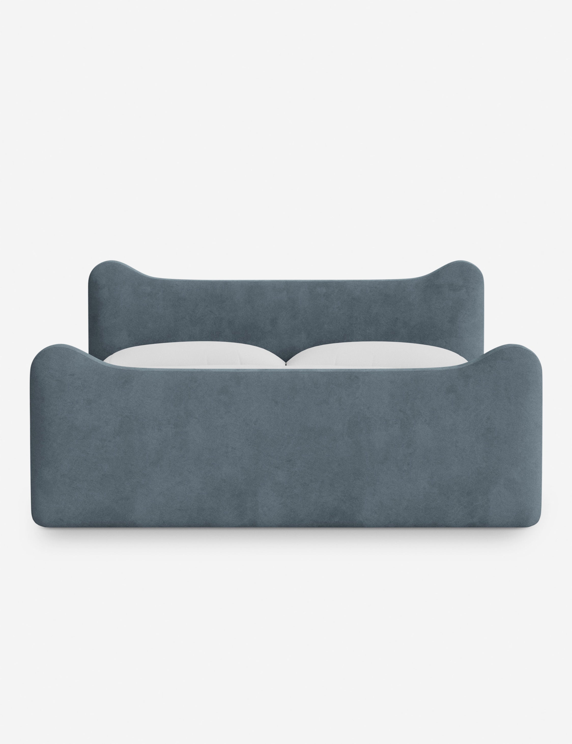 Lit plateforme - Dans le lit Briar, des lignes douces forment une silhouette raffinée à double couronne pour créer une profondeur sculpturale avec une touche de fantaisie