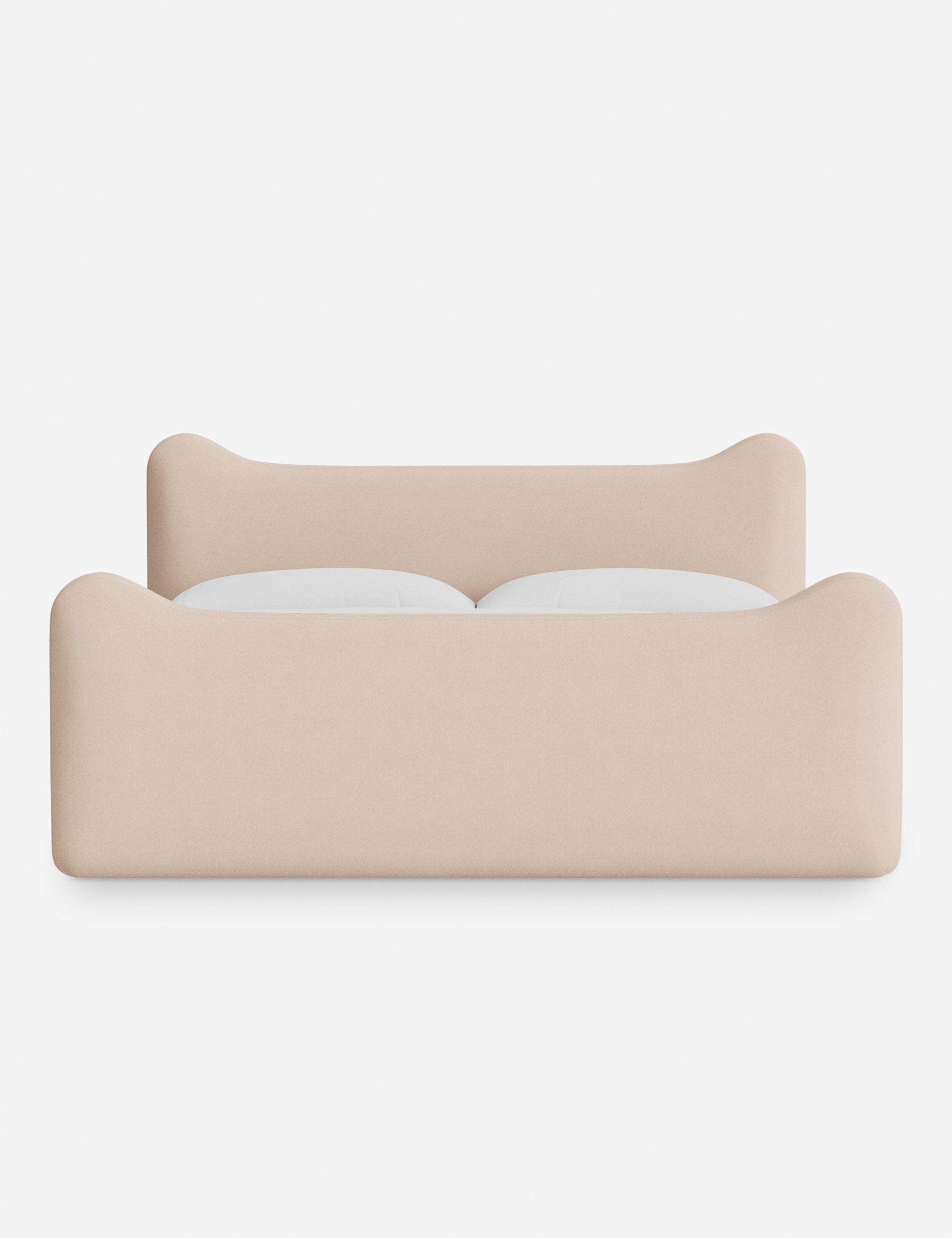 Lit plateforme - Dans le lit Briar, des lignes douces forment une silhouette raffinée à double couronne pour créer une profondeur sculpturale avec une touche de fantaisie