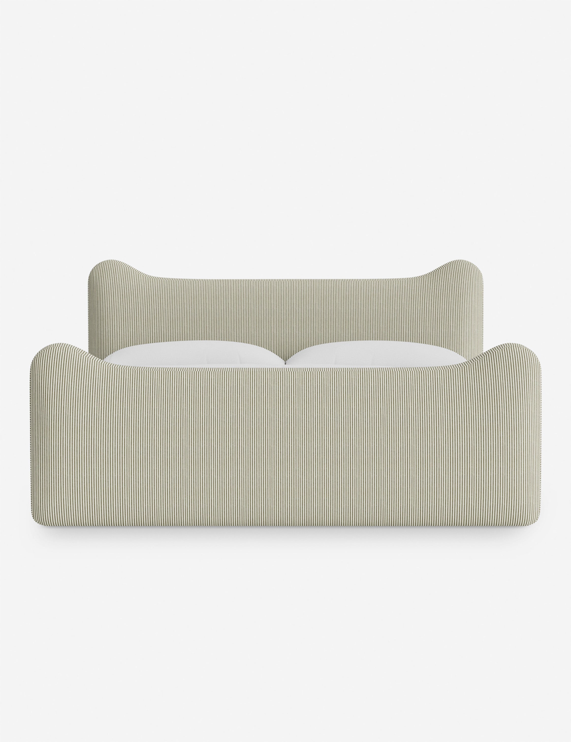 Lit plateforme - Dans le lit Briar, des lignes douces forment une silhouette raffinée à double couronne pour créer une profondeur sculpturale avec une touche de fantaisie