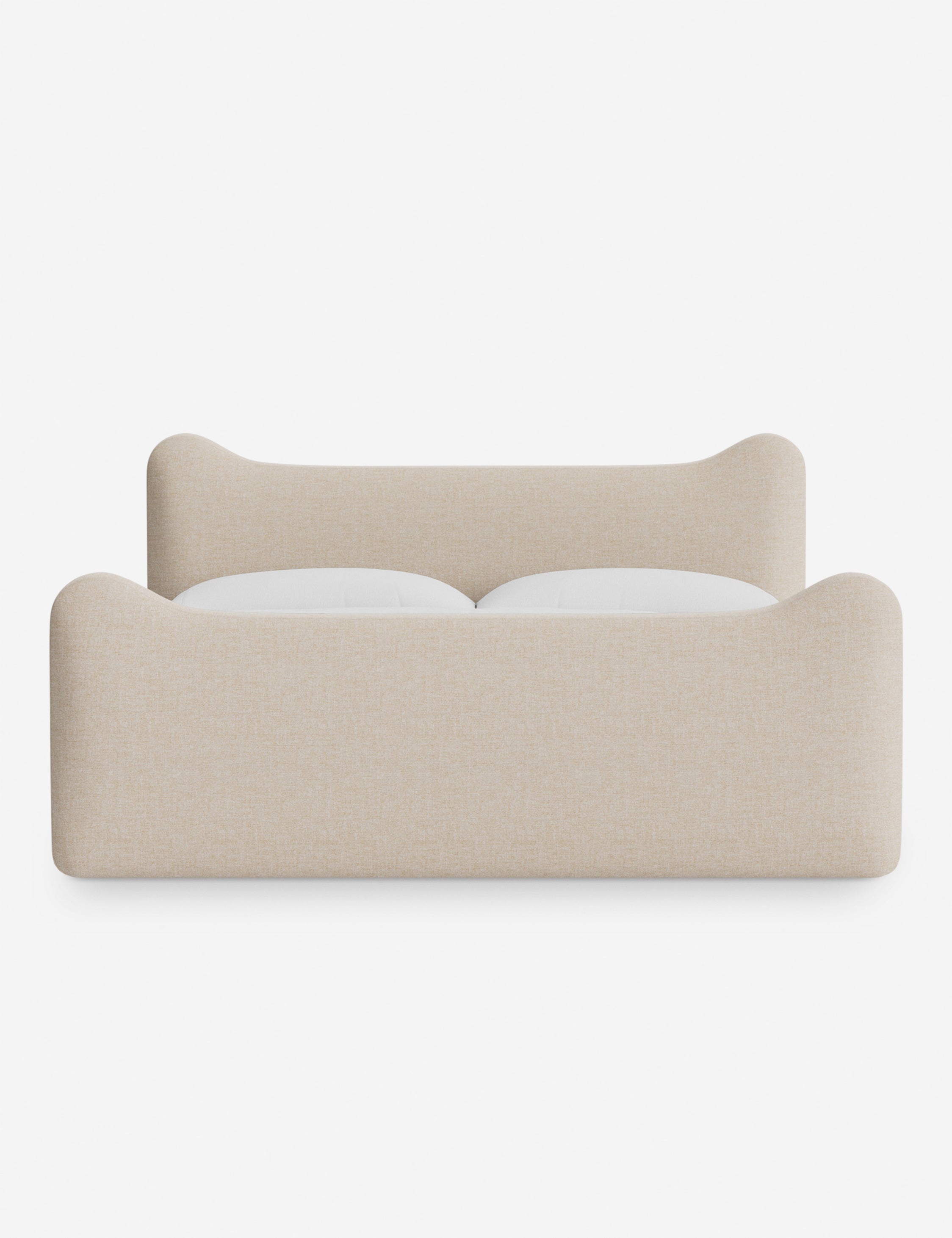 Lit plateforme - Dans le lit Briar, des lignes douces forment une silhouette raffinée à double couronne pour créer une profondeur sculpturale avec une touche de fantaisie