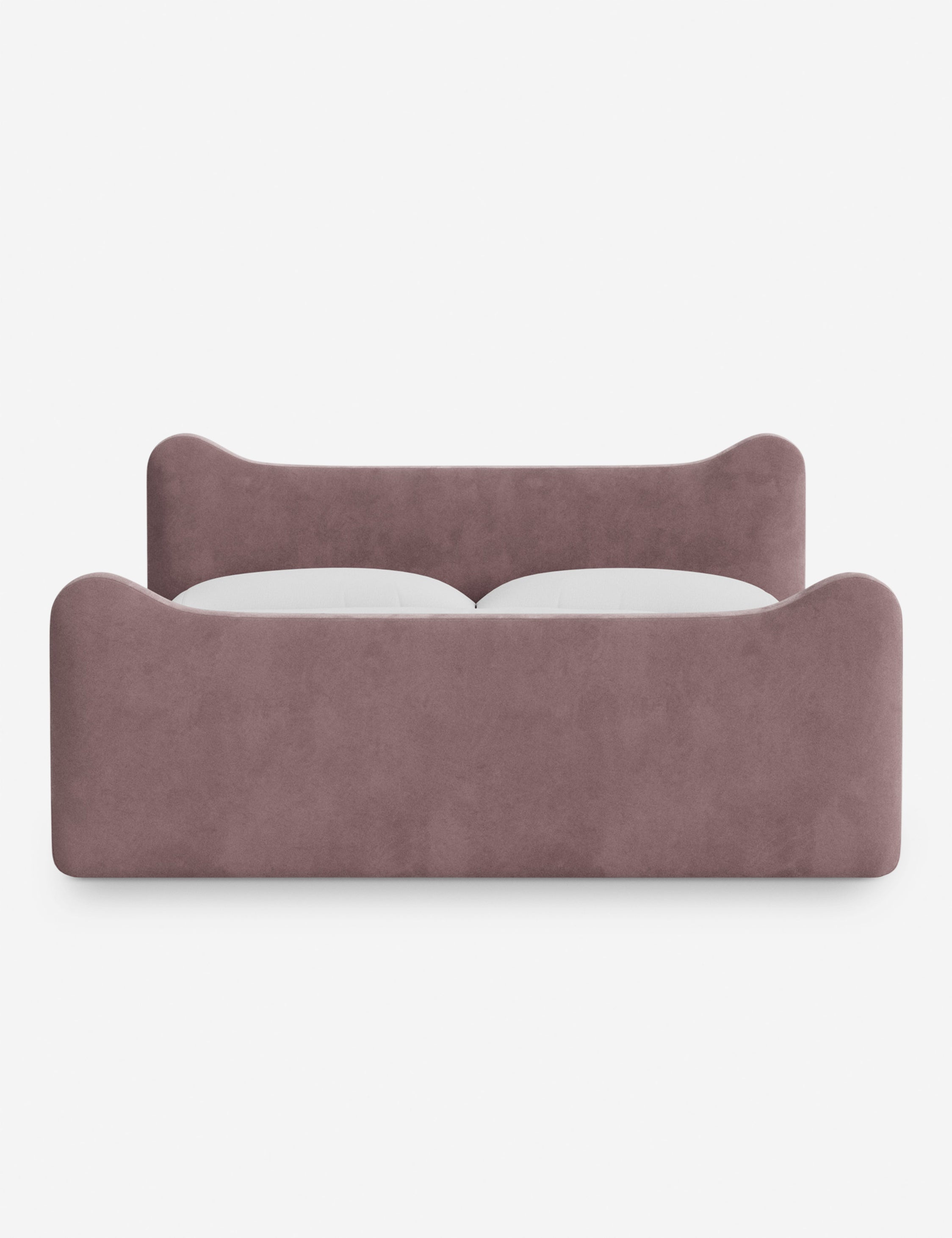 Lit plateforme - Dans le lit Briar, des lignes douces forment une silhouette raffinée à double couronne pour créer une profondeur sculpturale avec une touche de fantaisie