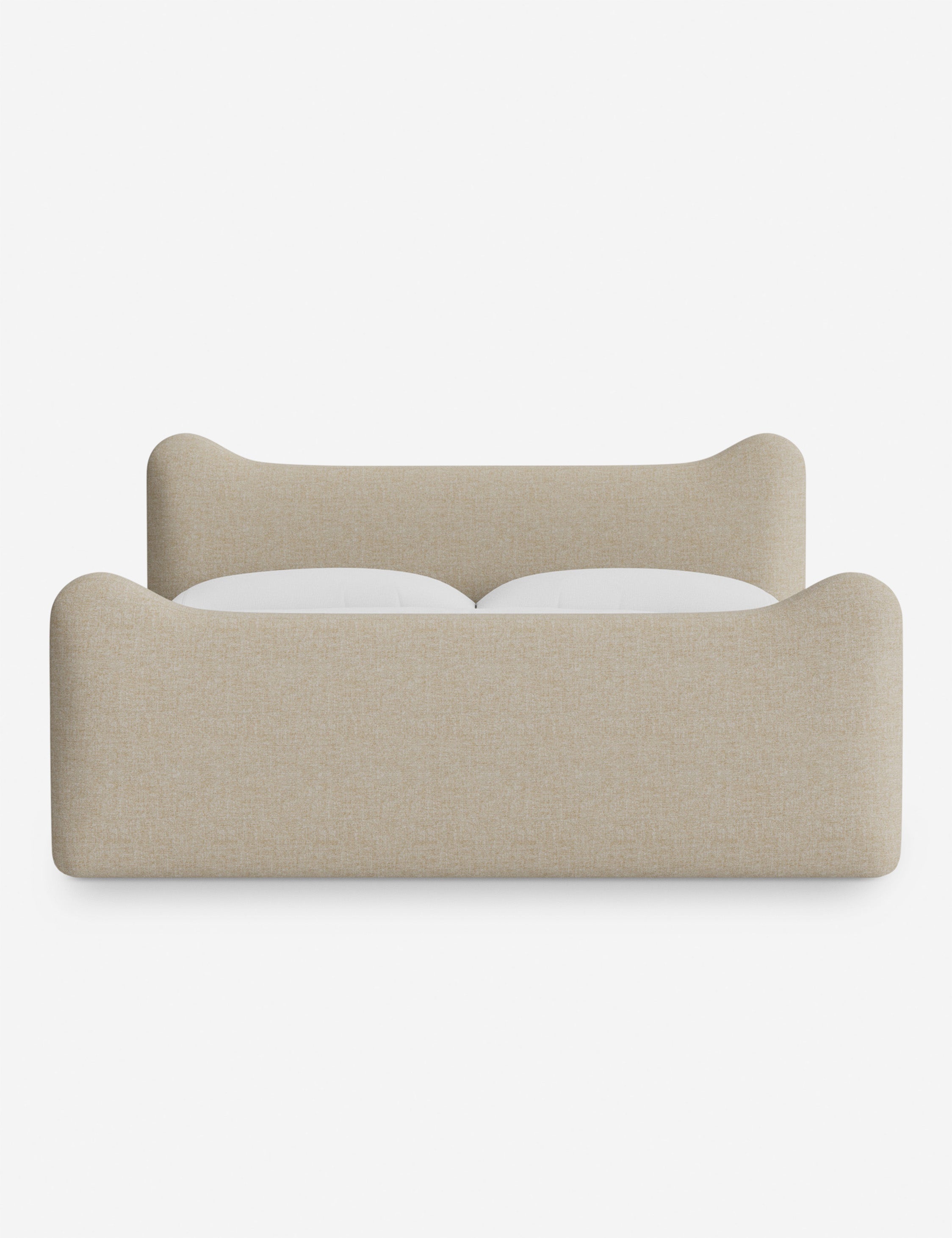 Lit plateforme - Dans le lit Briar, des lignes douces forment une silhouette raffinée à double couronne pour créer une profondeur sculpturale avec une touche de fantaisie