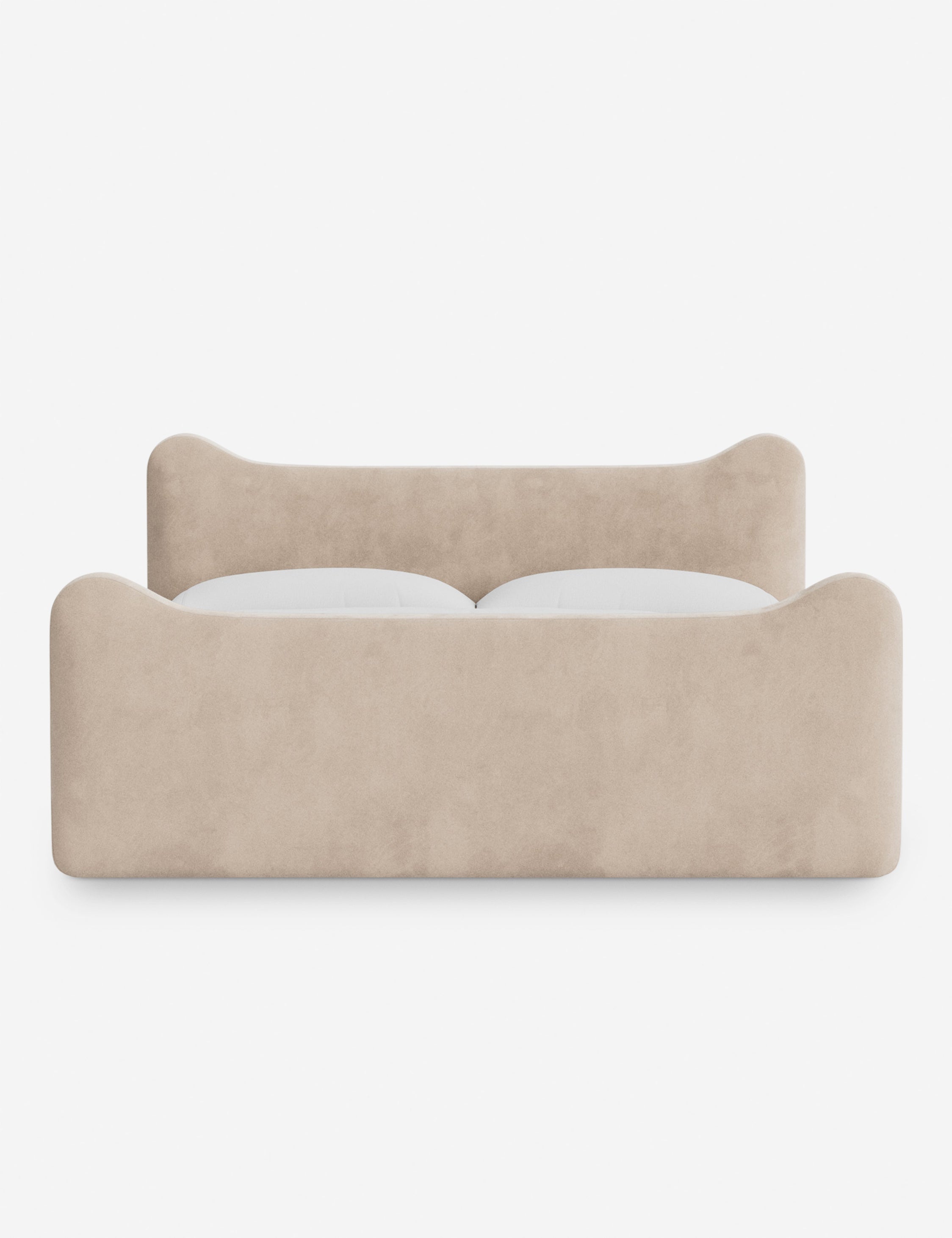 Lit plateforme - Dans le lit Briar, des lignes douces forment une silhouette raffinée à double couronne pour créer une profondeur sculpturale avec une touche de fantaisie