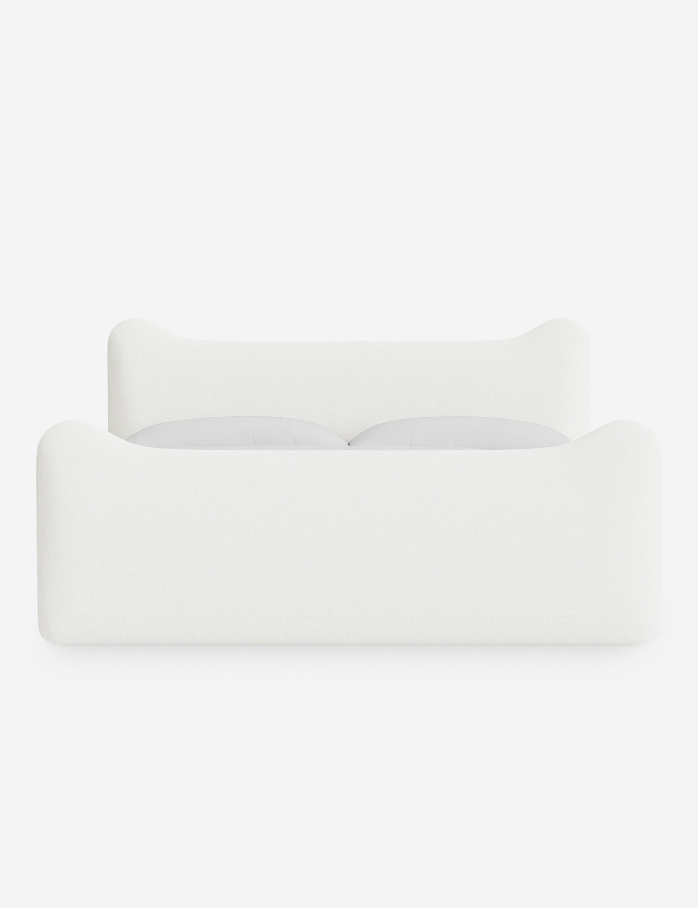 Lit plateforme - Dans le lit Briar, des lignes douces forment une silhouette raffinée à double couronne pour créer une profondeur sculpturale avec une touche de fantaisie