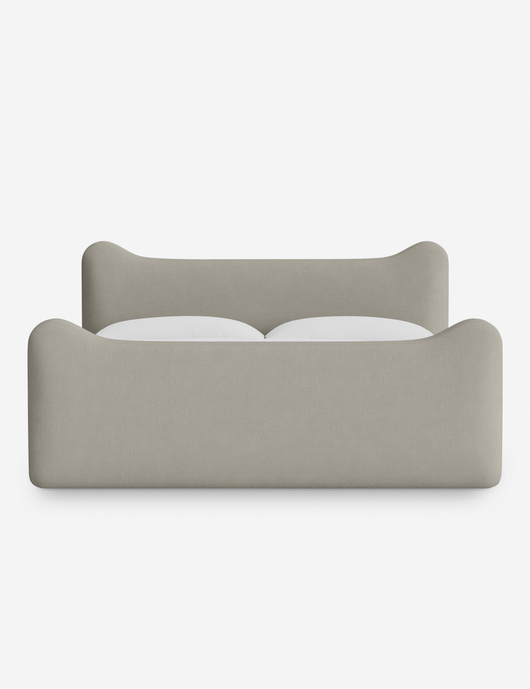 Lit plateforme - Dans le lit Briar, des lignes douces forment une silhouette raffinée à double couronne pour créer une profondeur sculpturale avec une touche de fantaisie