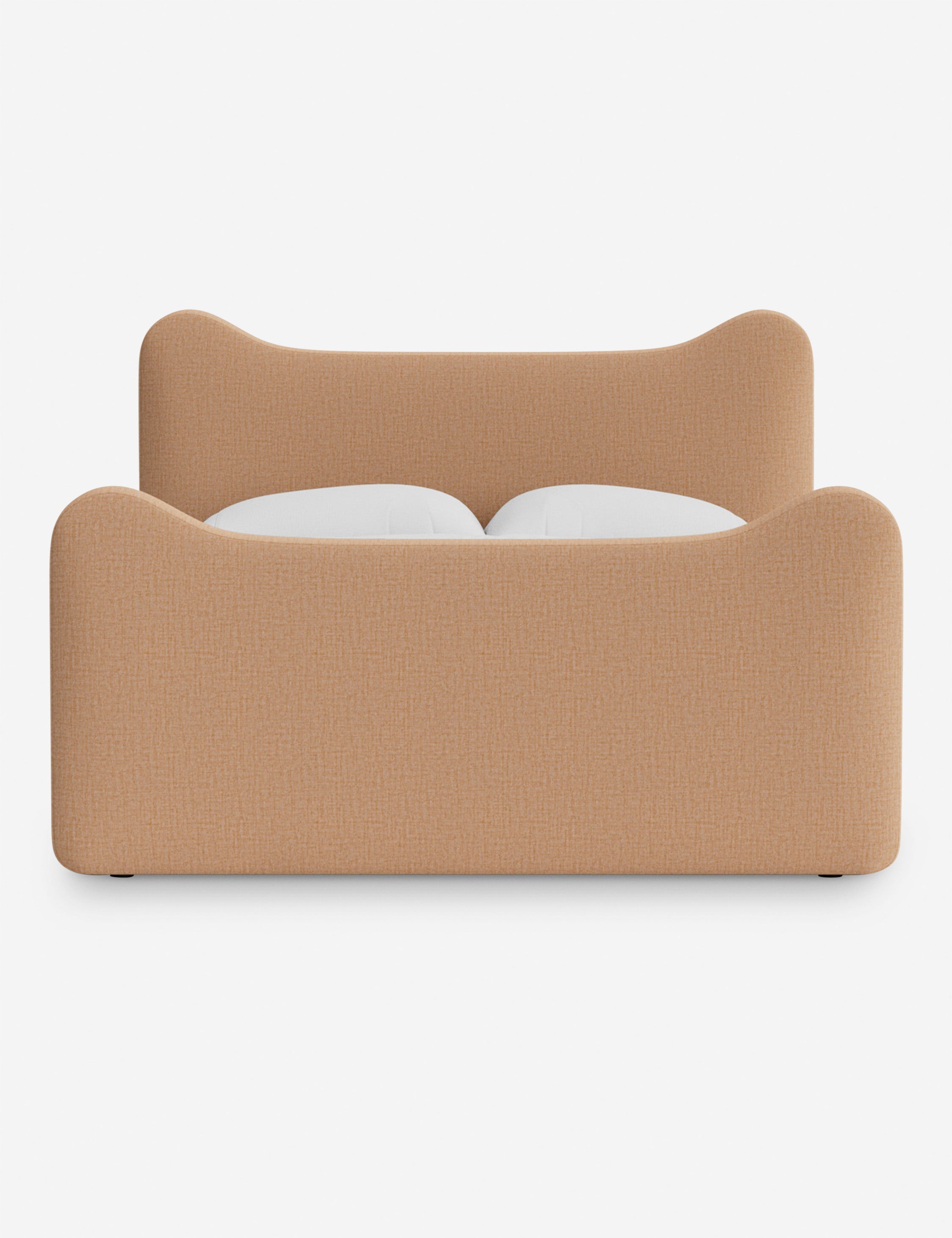 Lit plateforme - Dans le lit Briar, des lignes douces forment une silhouette raffinée à double couronne pour créer une profondeur sculpturale avec une touche de fantaisie