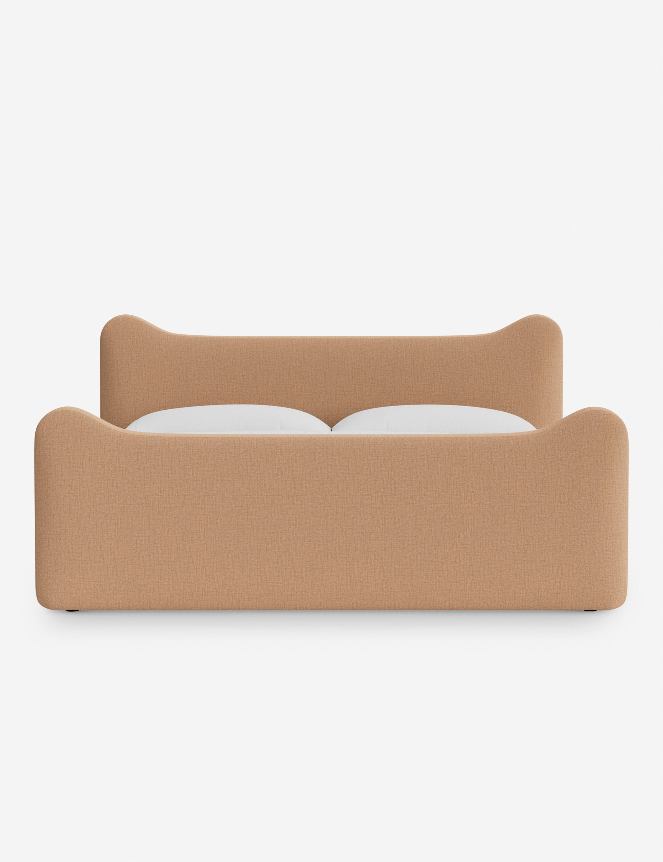 Lit plateforme - Dans le lit Briar, des lignes douces forment une silhouette raffinée à double couronne pour créer une profondeur sculpturale avec une touche de fantaisie