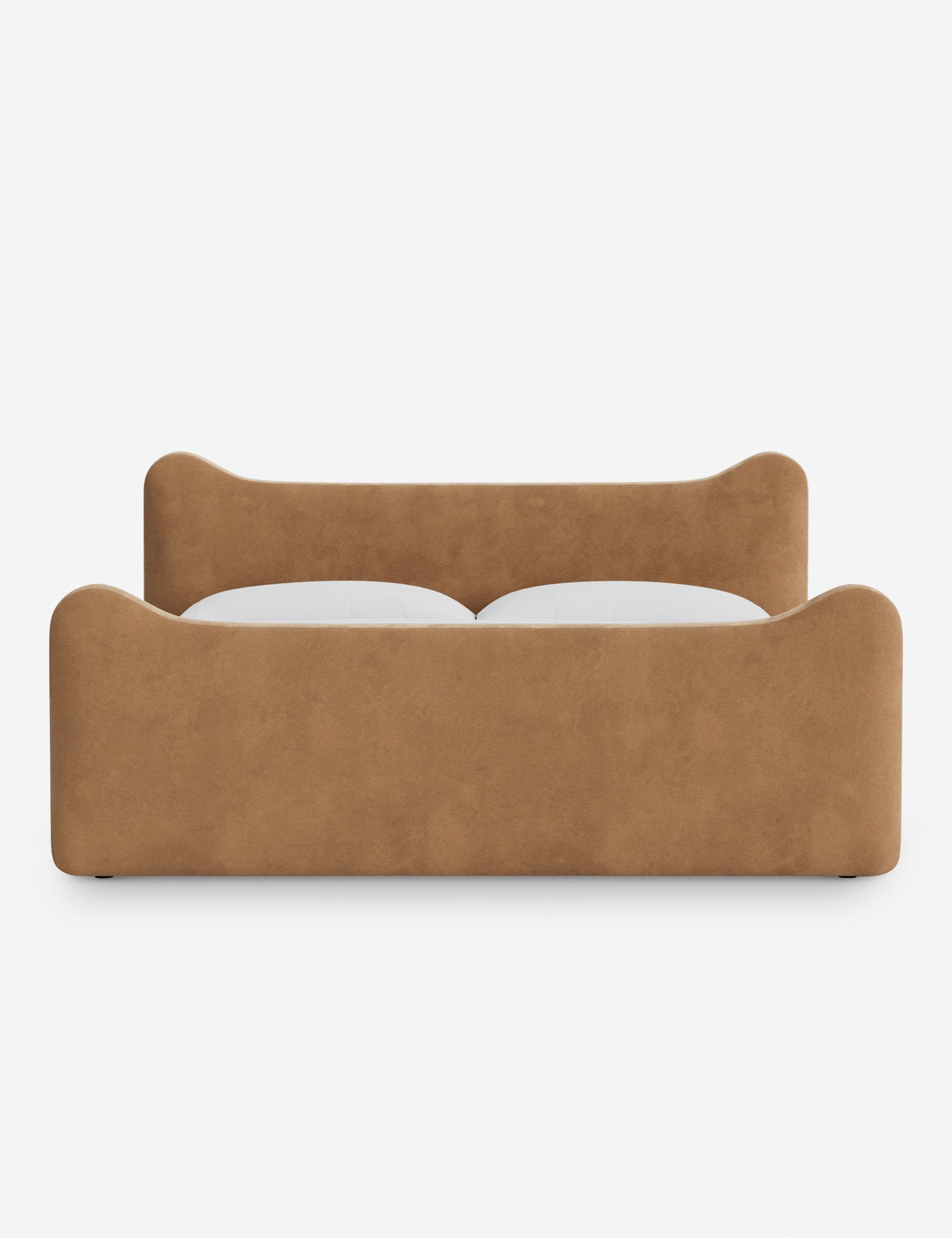 Lit plateforme - Dans le lit Briar, des lignes douces forment une silhouette raffinée à double couronne pour créer une profondeur sculpturale avec une touche de fantaisie