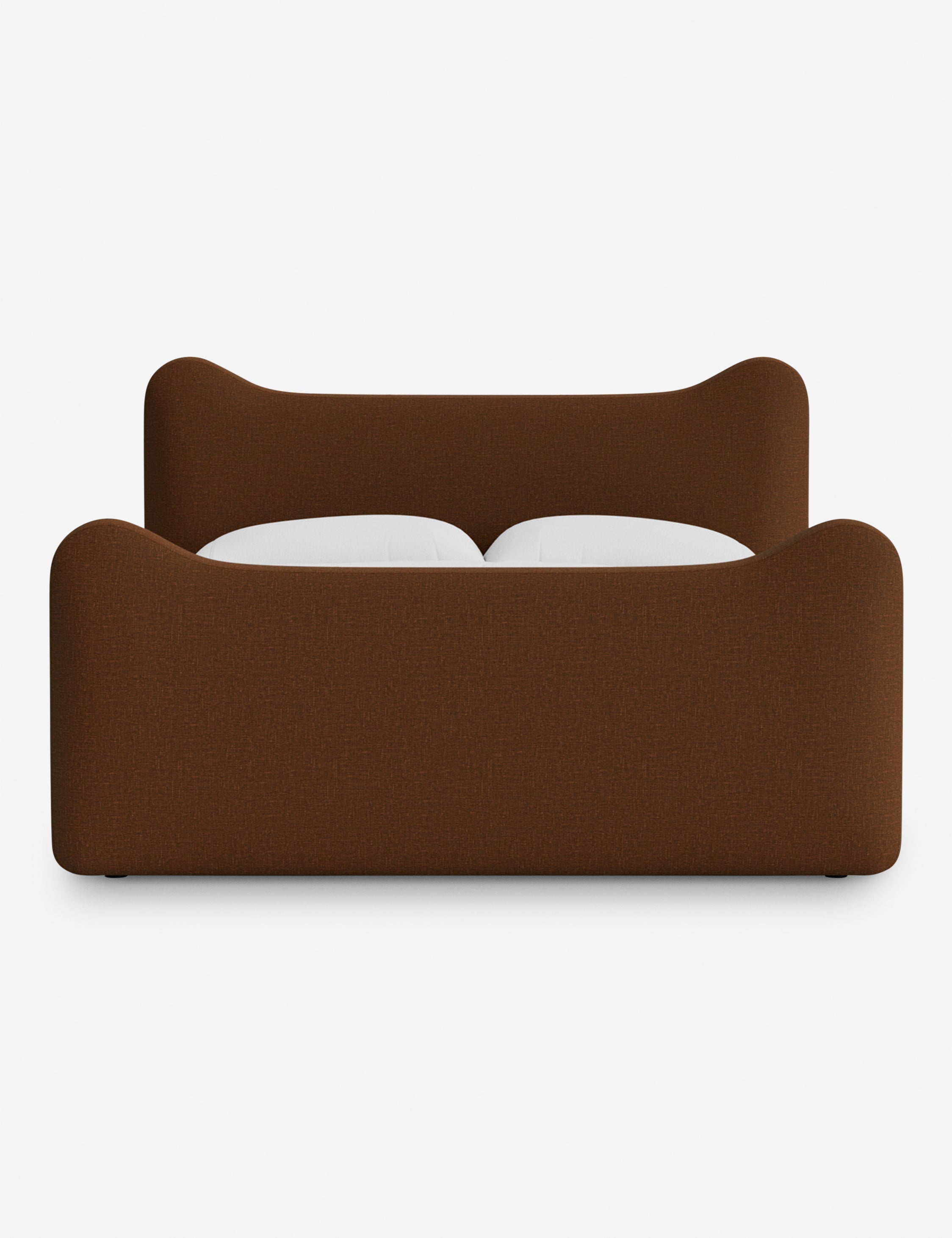 Lit plateforme - Dans le lit Briar, des lignes douces forment une silhouette raffinée à double couronne pour créer une profondeur sculpturale avec une touche de fantaisie