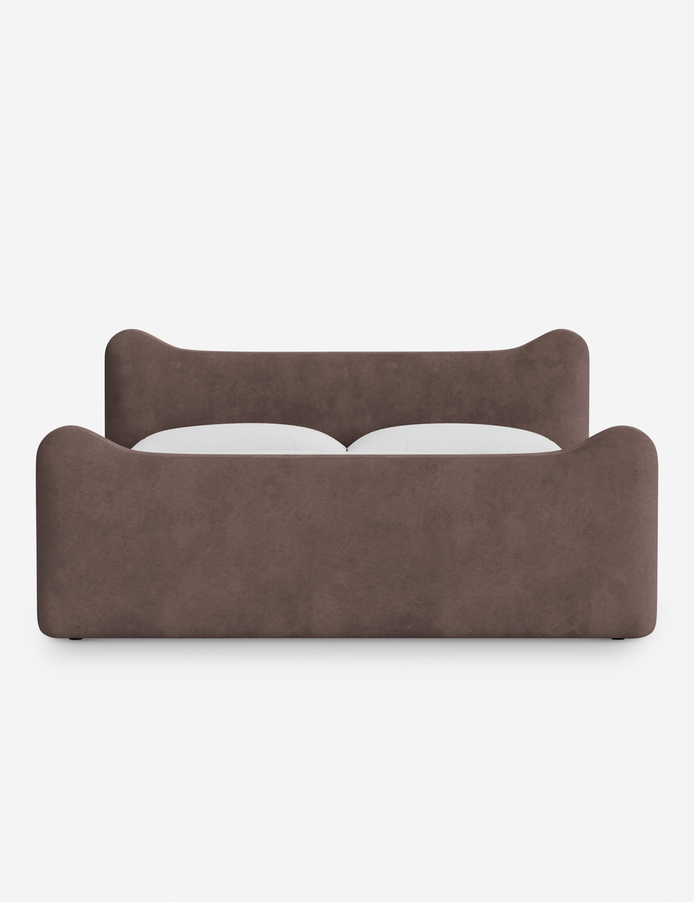 Lit plateforme - Dans le lit Briar, des lignes douces forment une silhouette raffinée à double couronne pour créer une profondeur sculpturale avec une touche de fantaisie