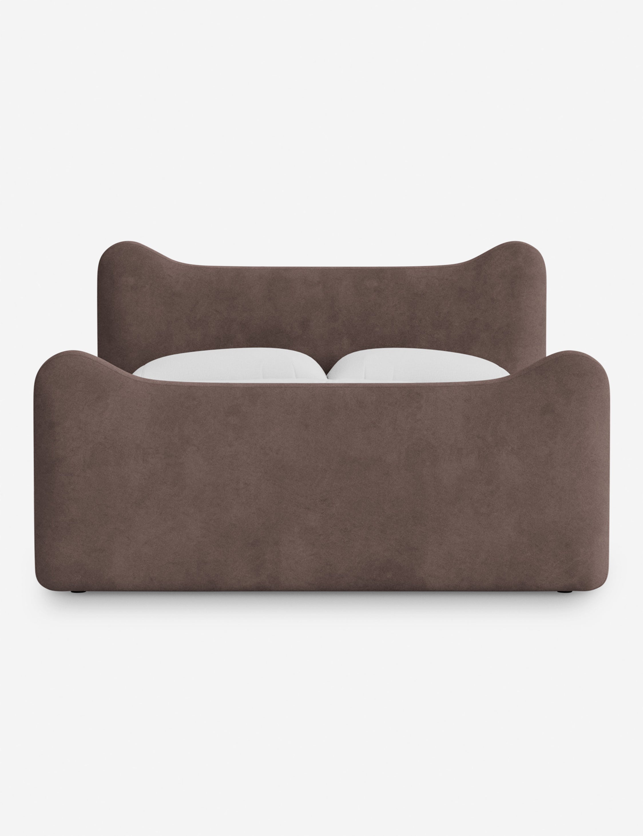 Lit plateforme - Dans le lit Briar, des lignes douces forment une silhouette raffinée à double couronne pour créer une profondeur sculpturale avec une touche de fantaisie