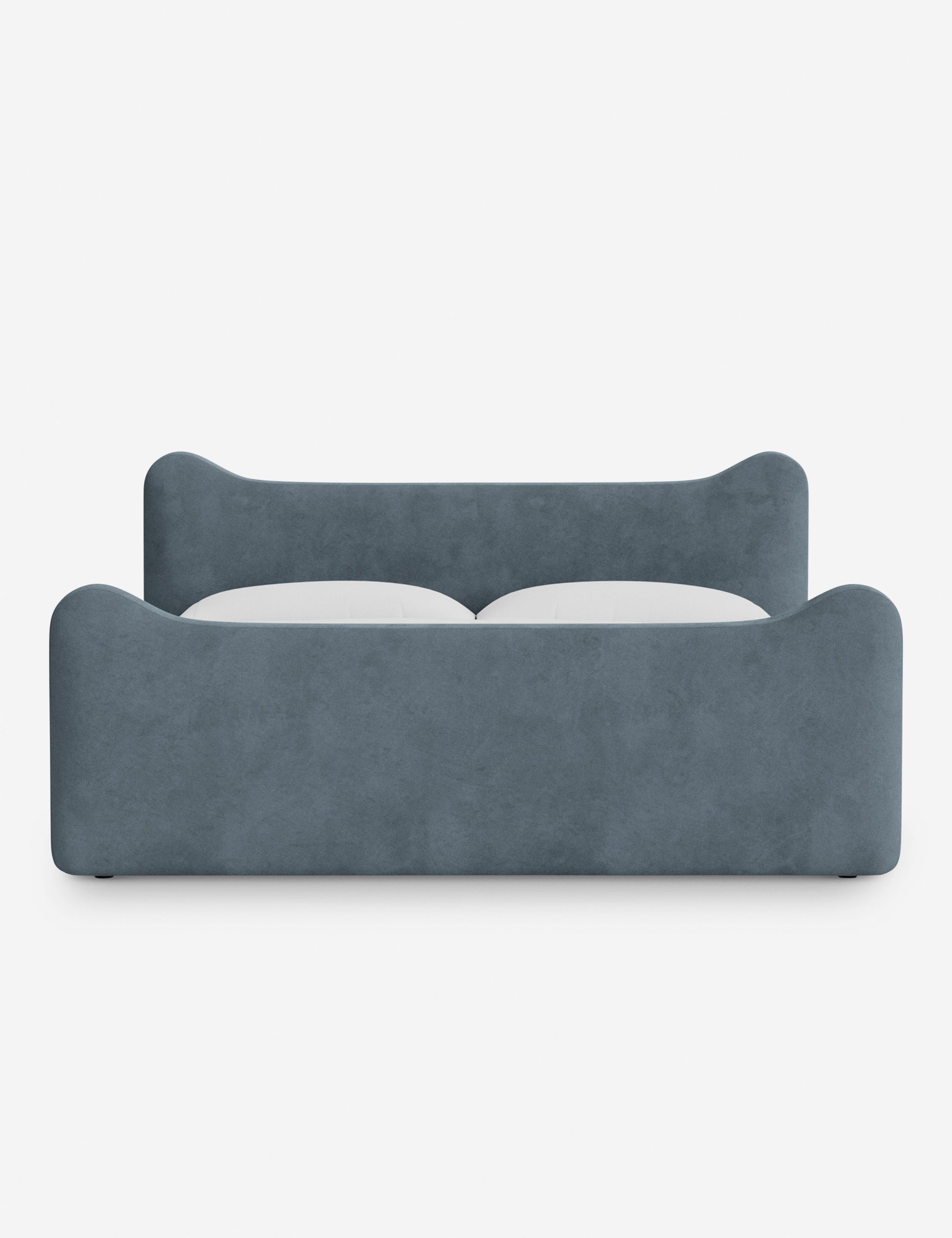 Lit plateforme - Dans le lit Briar, des lignes douces forment une silhouette raffinée à double couronne pour créer une profondeur sculpturale avec une touche de fantaisie