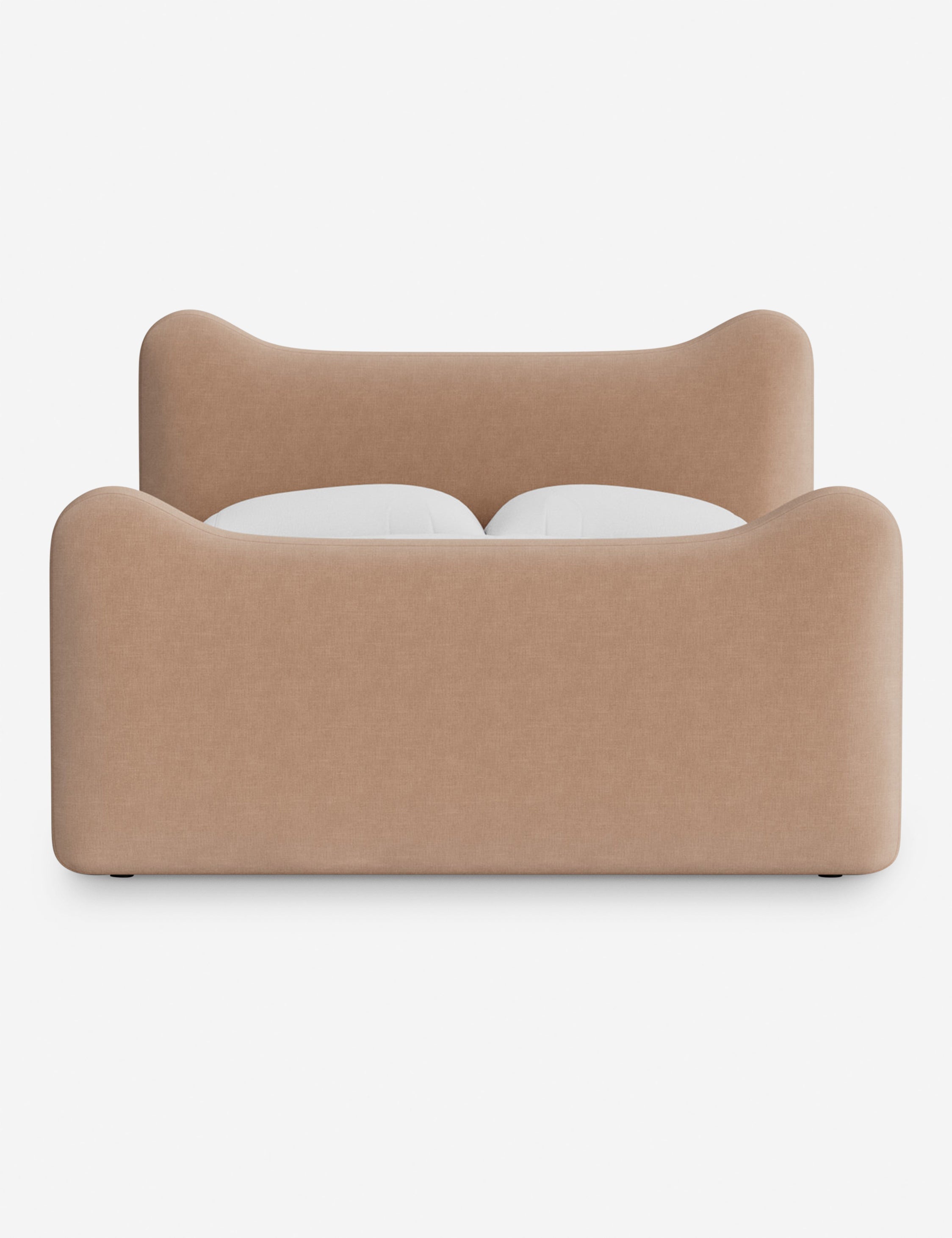 Lit plateforme - Dans le lit Briar, des lignes douces forment une silhouette raffinée à double couronne pour créer une profondeur sculpturale avec une touche de fantaisie