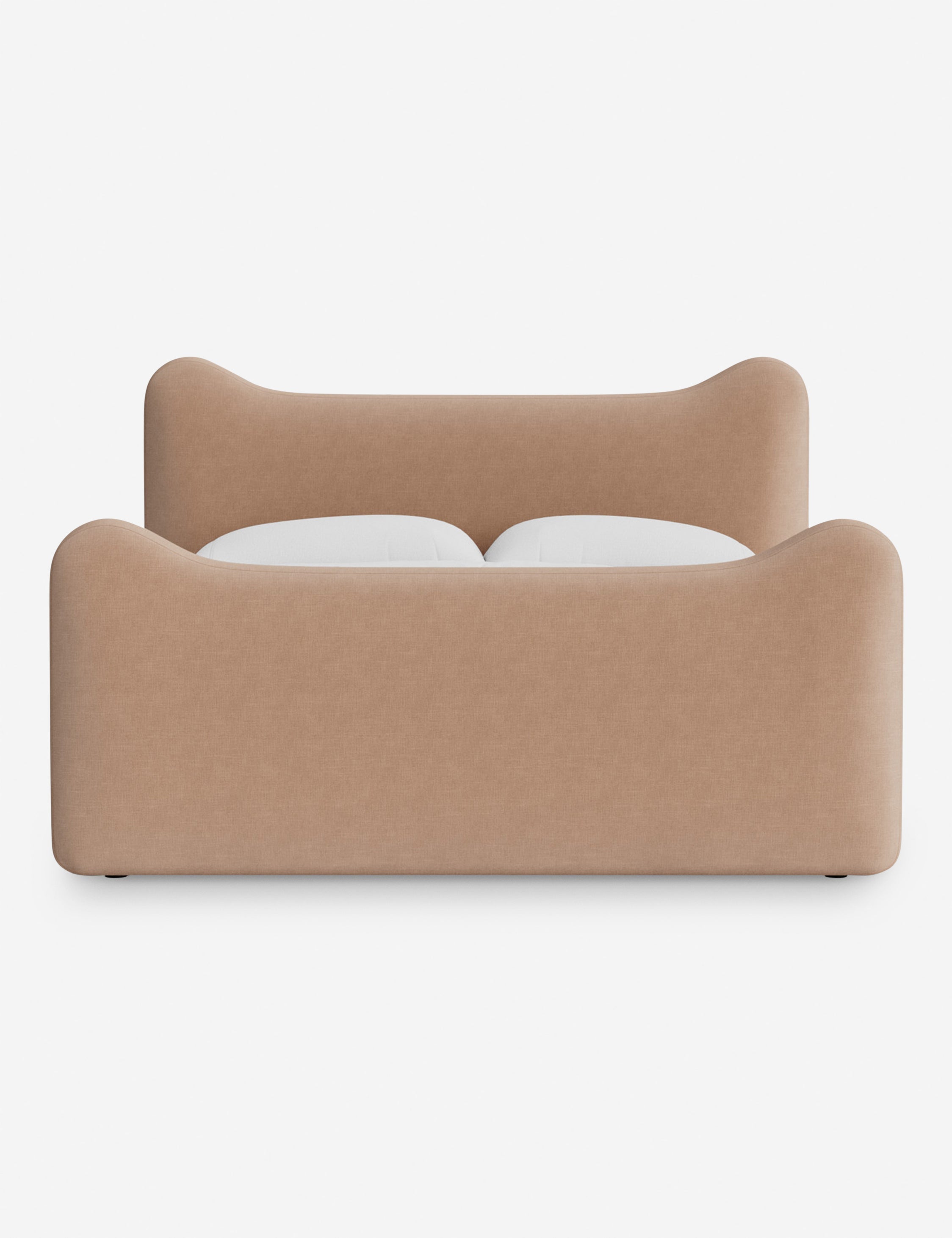 Lit plateforme - Dans le lit Briar, des lignes douces forment une silhouette raffinée à double couronne pour créer une profondeur sculpturale avec une touche de fantaisie