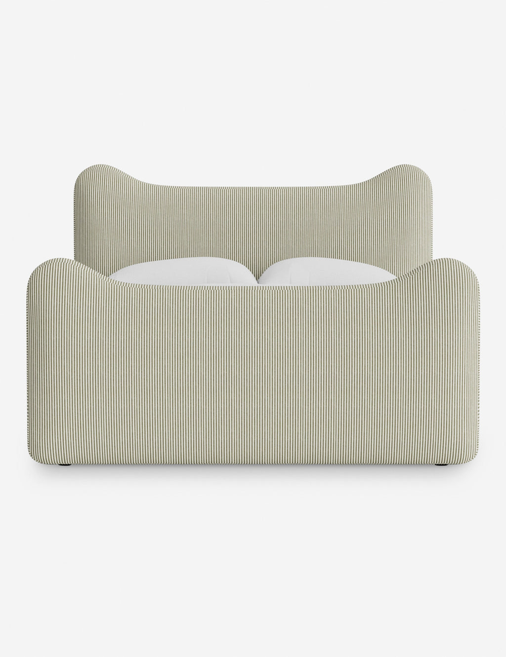 Lit plateforme - Dans le lit Briar, des lignes douces forment une silhouette raffinée à double couronne pour créer une profondeur sculpturale avec une touche de fantaisie