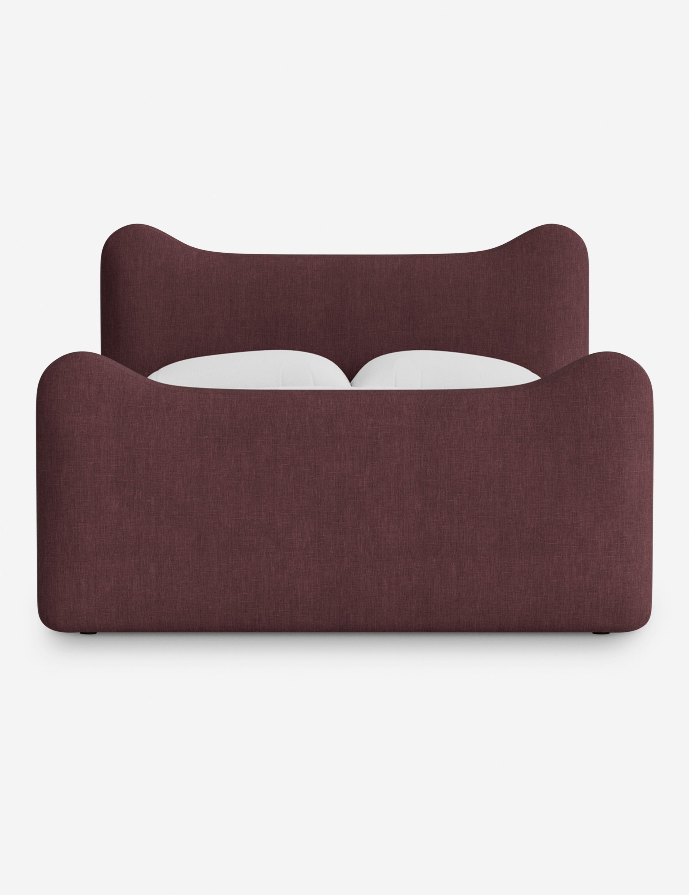 Lit plateforme - Dans le lit Briar, des lignes douces forment une silhouette raffinée à double couronne pour créer une profondeur sculpturale avec une touche de fantaisie