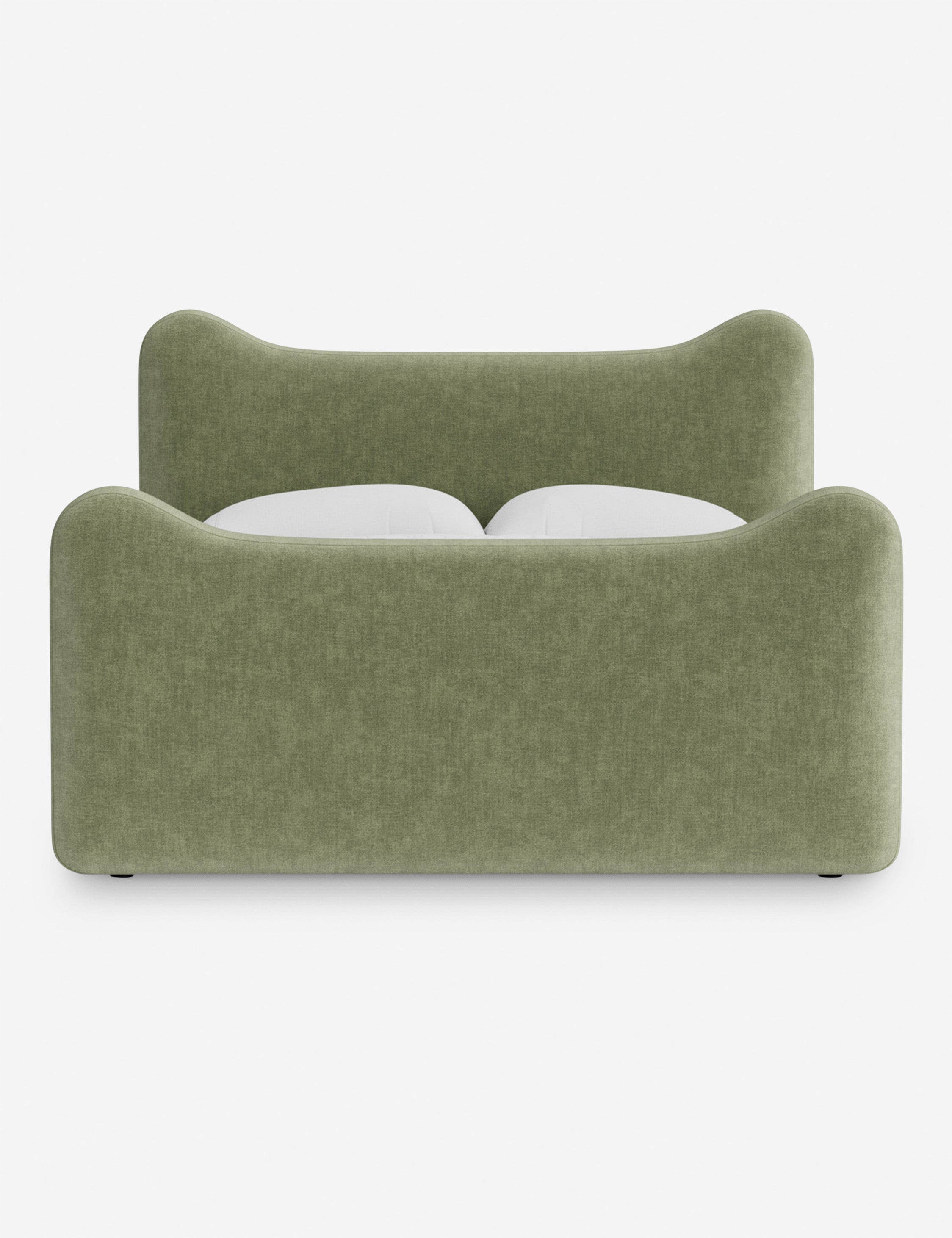 Lit plateforme - Dans le lit Briar, des lignes douces forment une silhouette raffinée à double couronne pour créer une profondeur sculpturale avec une touche de fantaisie