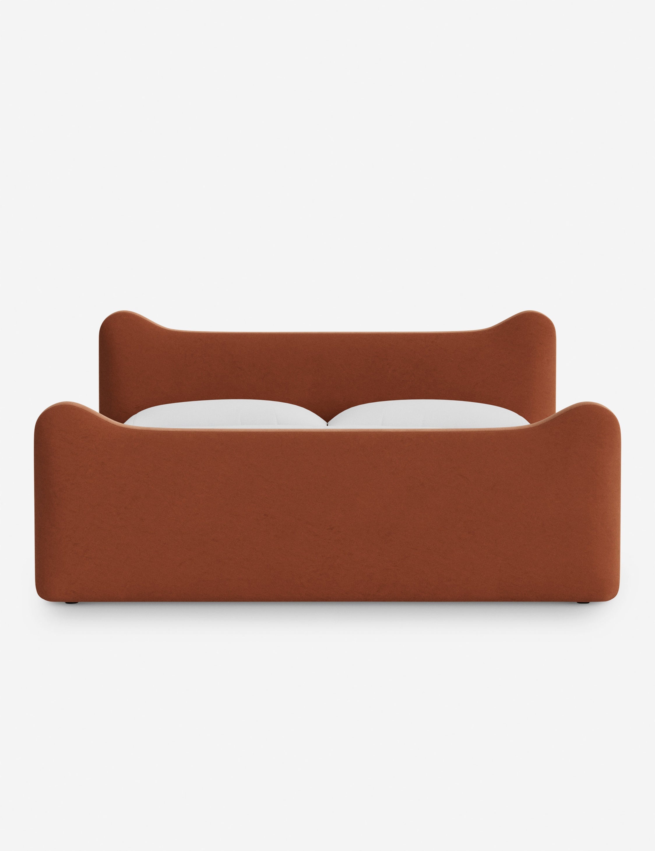 Lit plateforme - Dans le lit Briar, des lignes douces forment une silhouette raffinée à double couronne pour créer une profondeur sculpturale avec une touche de fantaisie