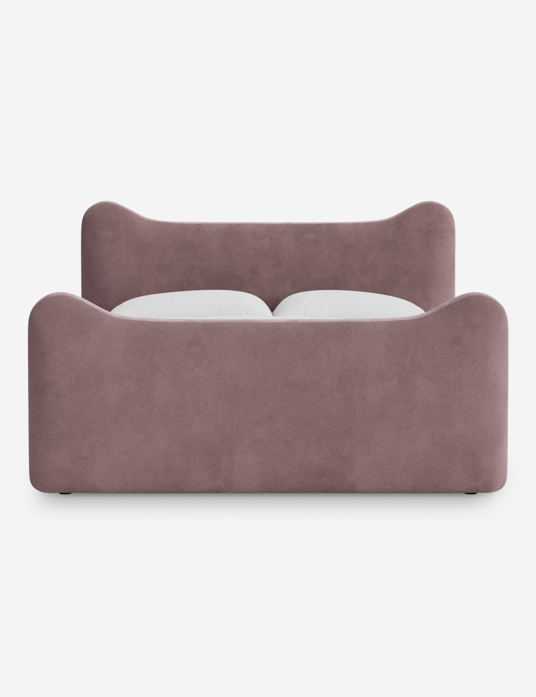 Lit plateforme - Dans le lit Briar, des lignes douces forment une silhouette raffinée à double couronne pour créer une profondeur sculpturale avec une touche de fantaisie