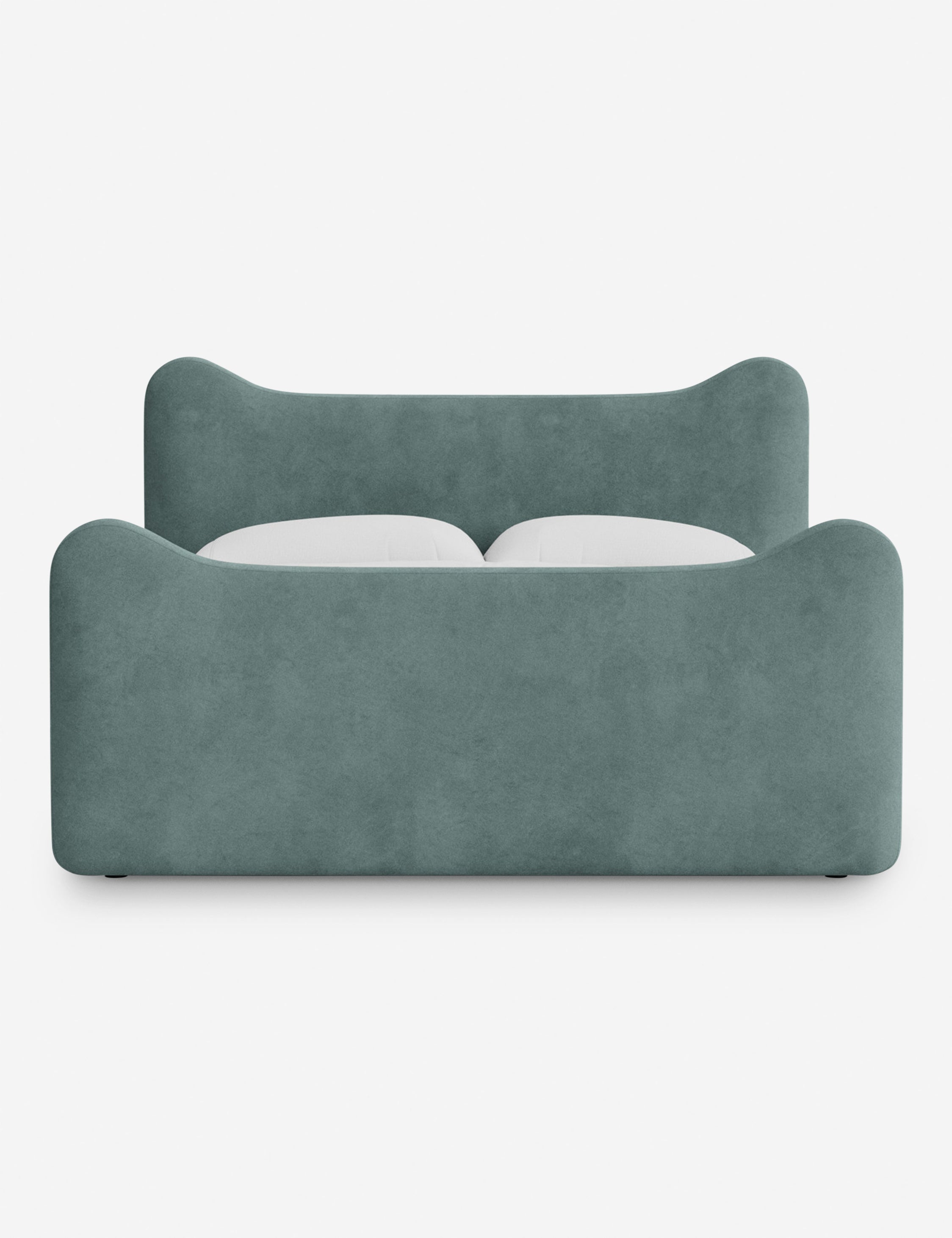 Lit plateforme - Dans le lit Briar, des lignes douces forment une silhouette raffinée à double couronne pour créer une profondeur sculpturale avec une touche de fantaisie