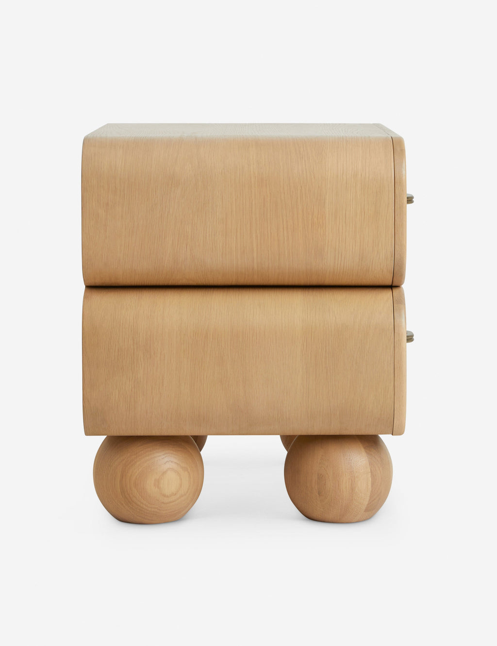 Table de chevet - Une géométrie douce définit notre table de chevet Barberi, apportant une chaleur sculpturale à la chambre à coucher
