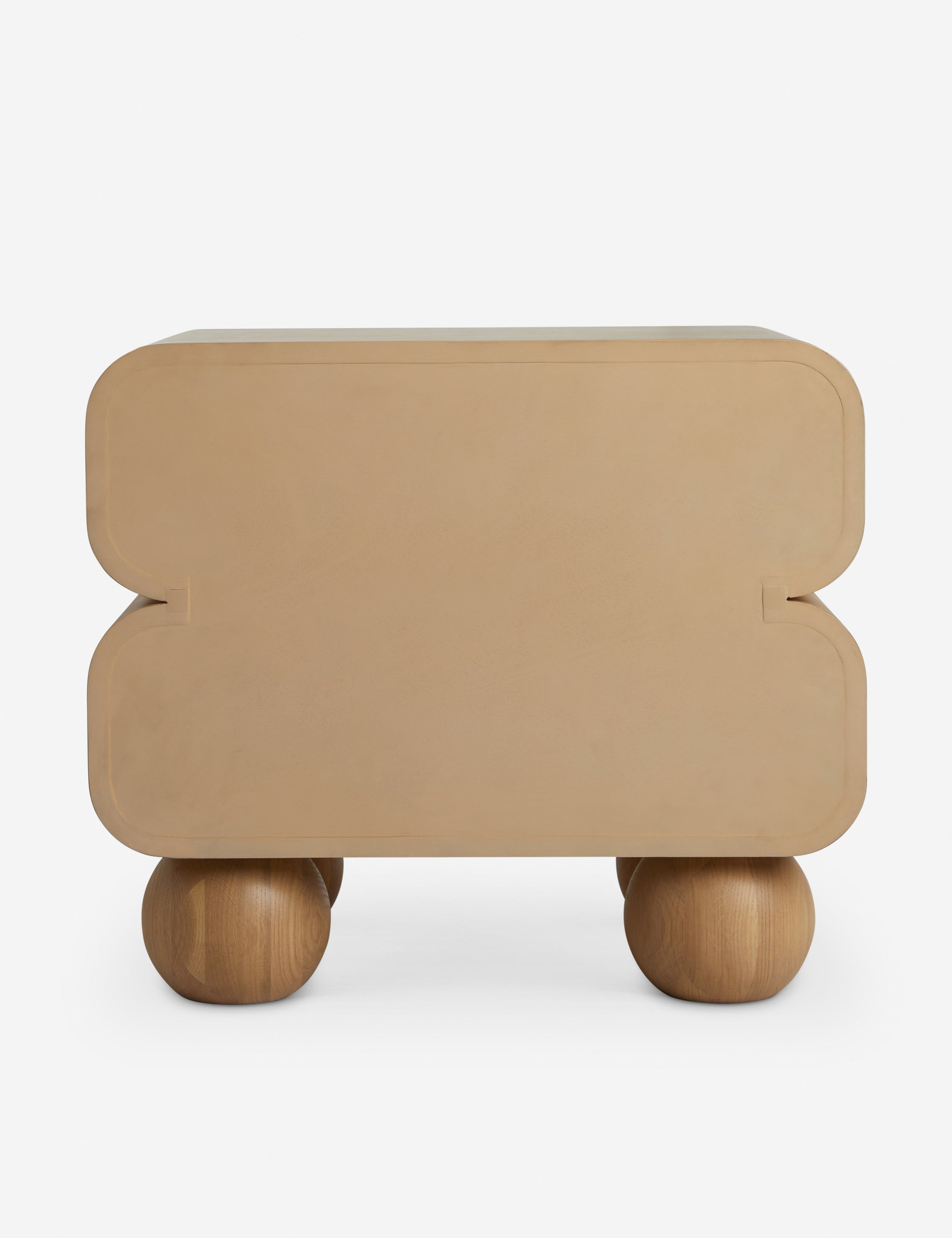 Table de chevet - Une géométrie douce définit notre table de chevet Barberi, apportant une chaleur sculpturale à la chambre à coucher