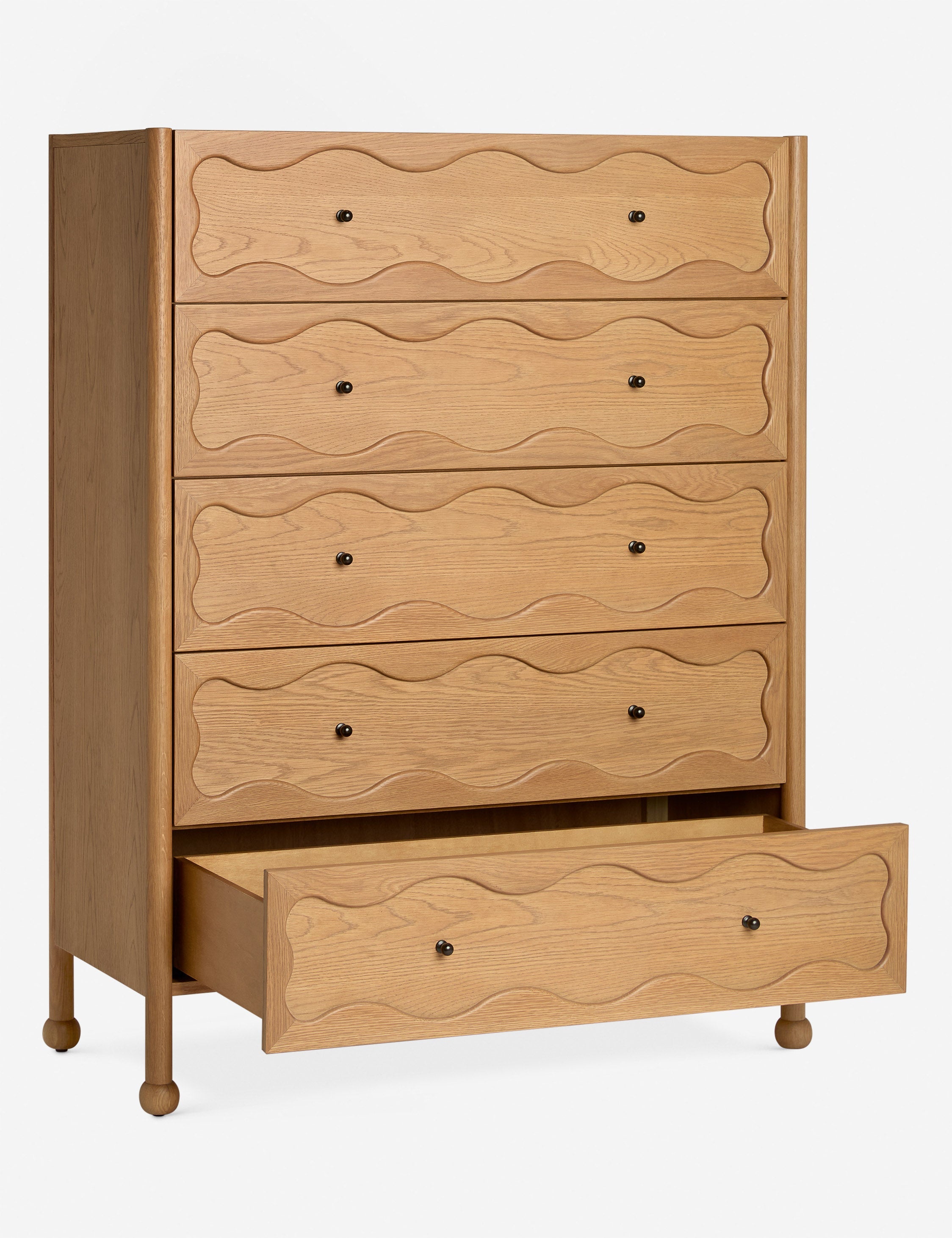 Commode 5 tiroirs - Dans cette collection exclusive, elle transpose son sens inné de la mode à la maison, avec des éléments astistiques conçus pour l'habitat