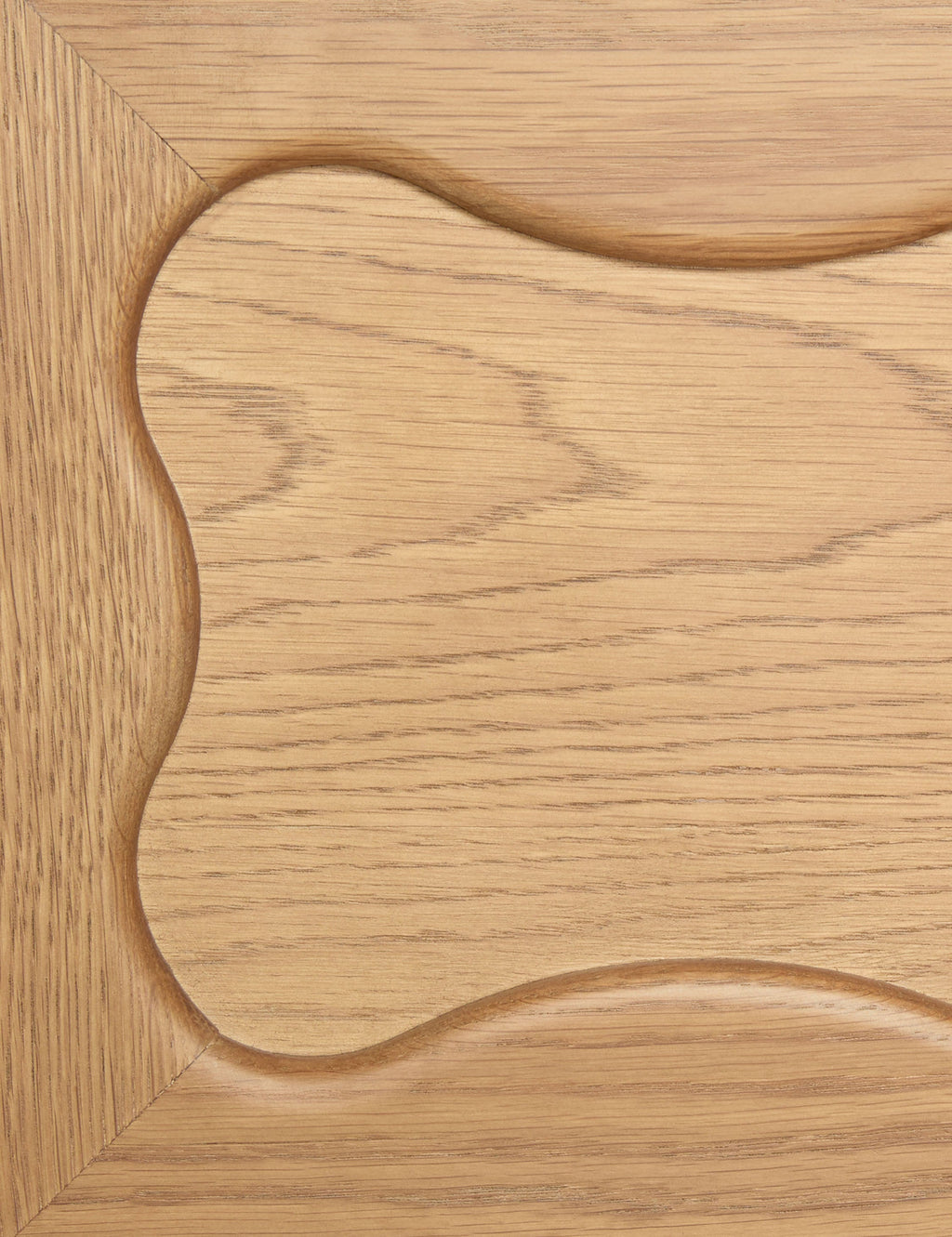 Commode 5 tiroirs - Dans cette collection exclusive, elle transpose son sens inné de la mode à la maison, avec des éléments astistiques conçus pour l'habitat