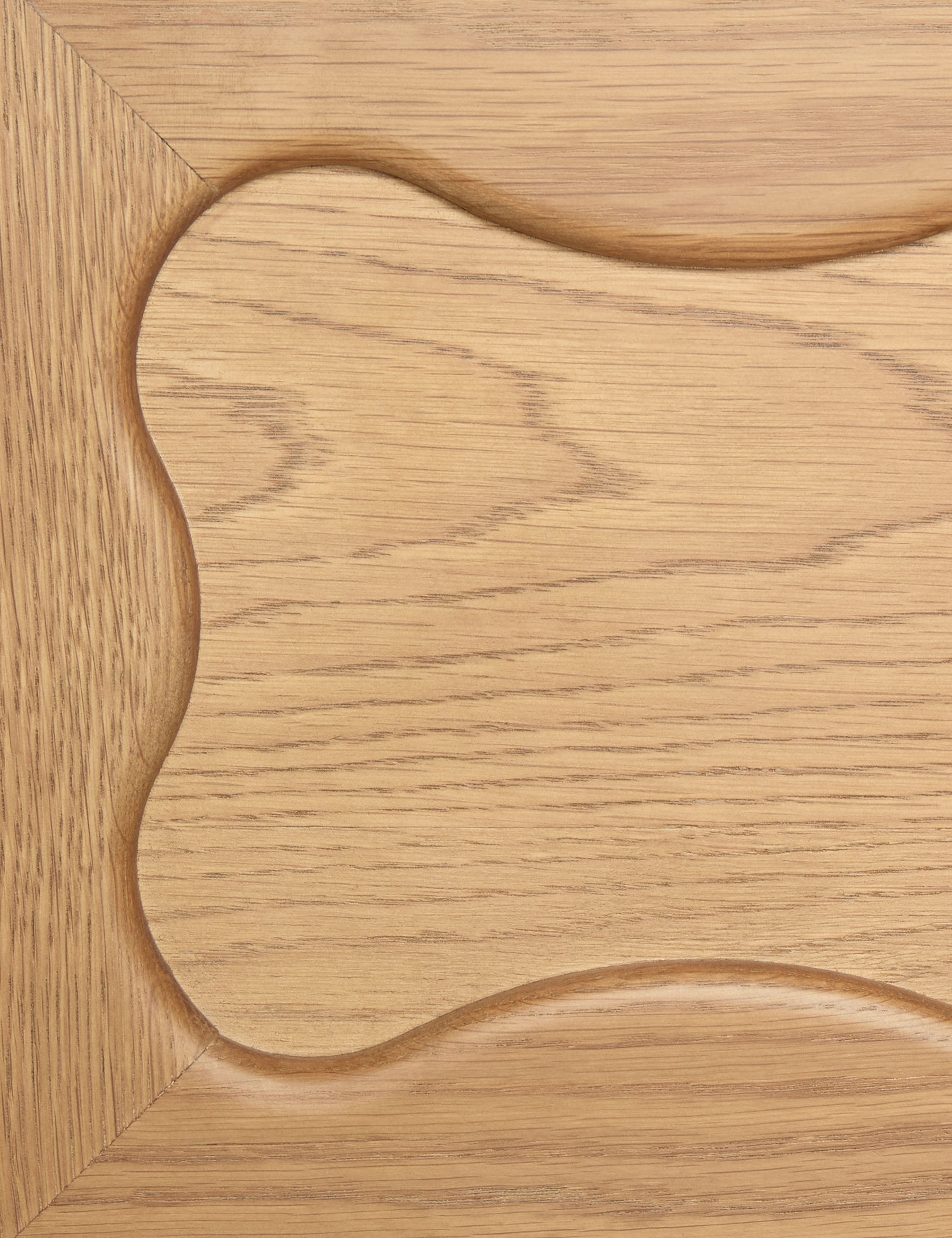 Commode 5 tiroirs - Dans cette collection exclusive, elle transpose son sens inné de la mode à la maison, avec des éléments astistiques conçus pour l'habitat