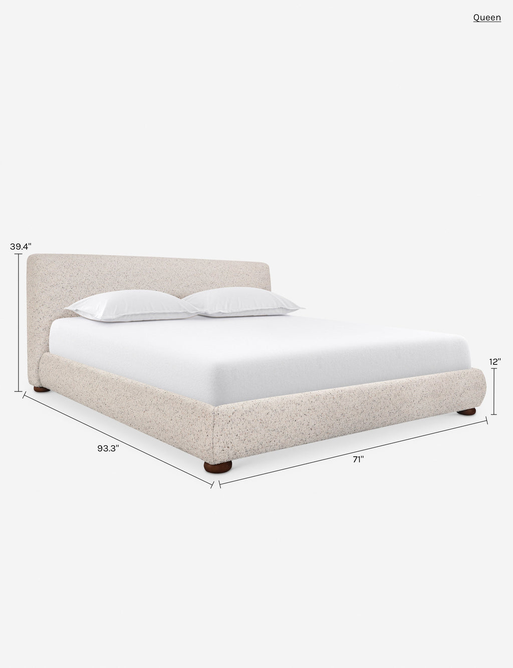 Lit - Le lit offre un impact doux avec une tête de lit délicatement arrondie et des pieds ludiques en forme de bun