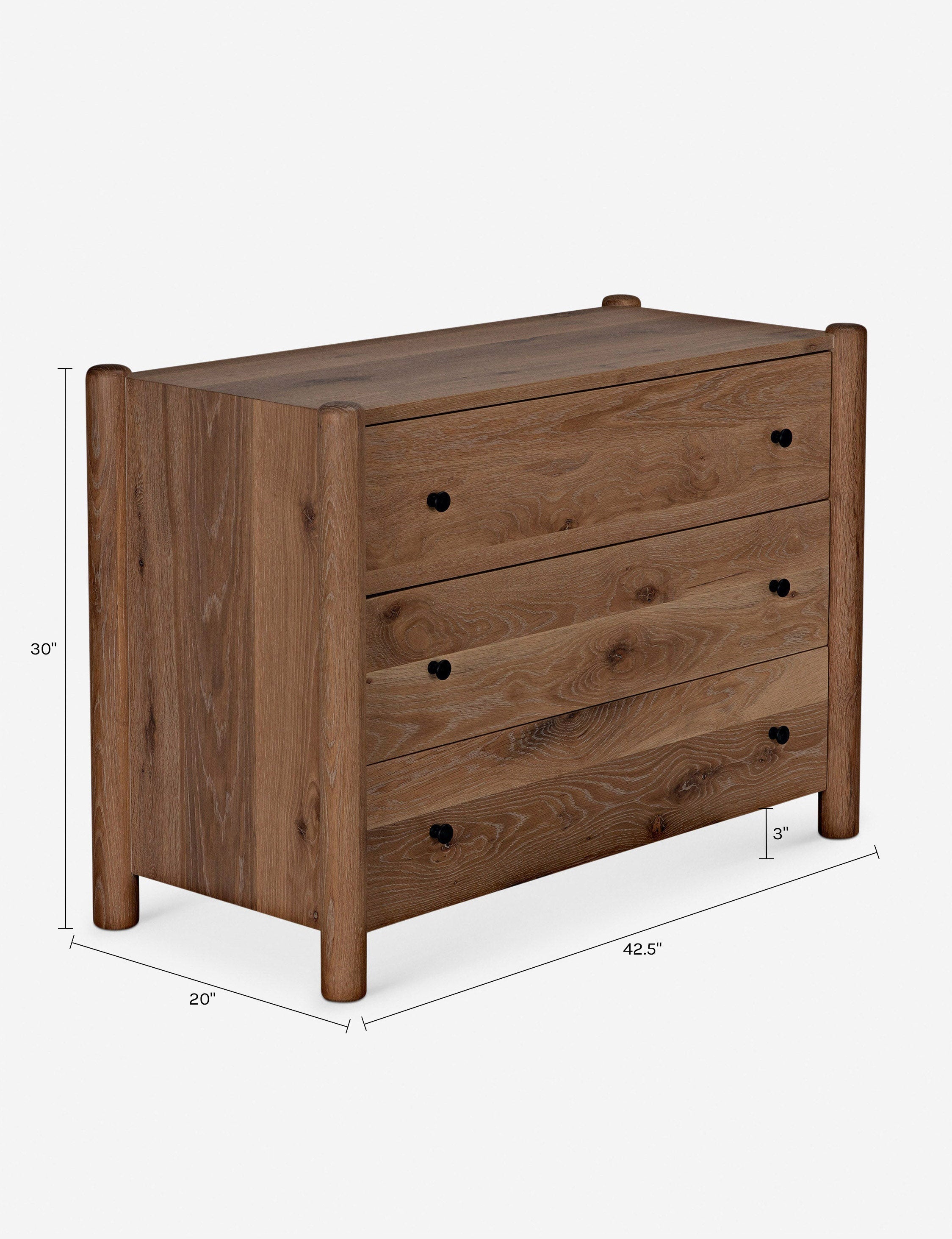 Commode - Betham associe des pieds arrondis à une caisse aux lignes épurées pour un look qui semble soigneusement conçu